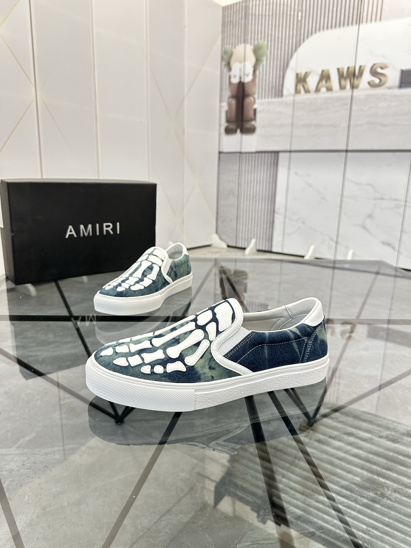 Precio de venta: 180 P Marca: AMIRI* [Emile*] EstribosTalla: 38-44 (37,45,46 disponible)Material: Pa