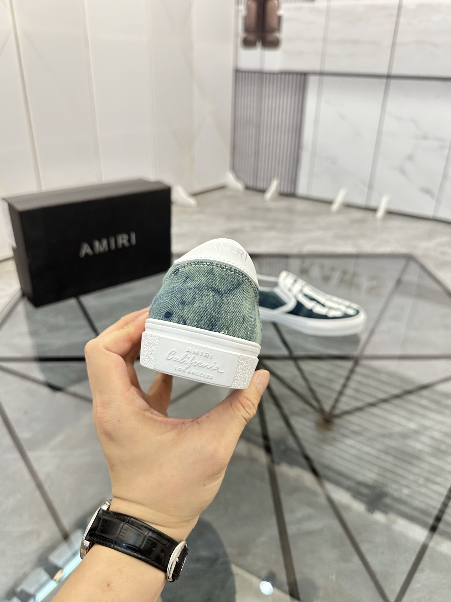 Precio de venta: 180 P Marca: AMIRI* [Emile*] EstribosTalla: 38-44 (37,45,46 disponible)Material: Pa