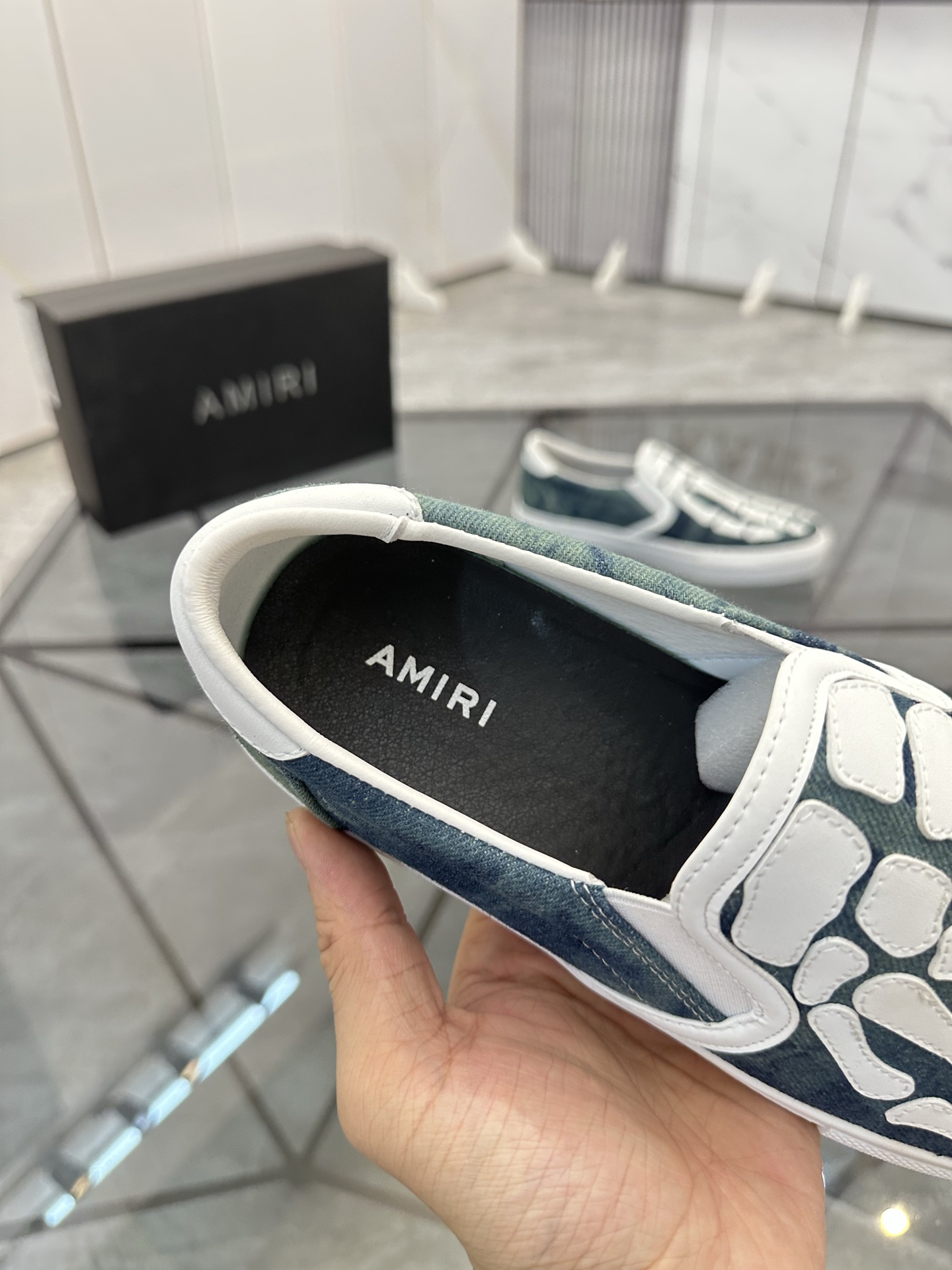 Precio de venta: 180 P Marca: AMIRI* [Emile*] EstribosTalla: 38-44 (37,45,46 disponible)Material: Pa