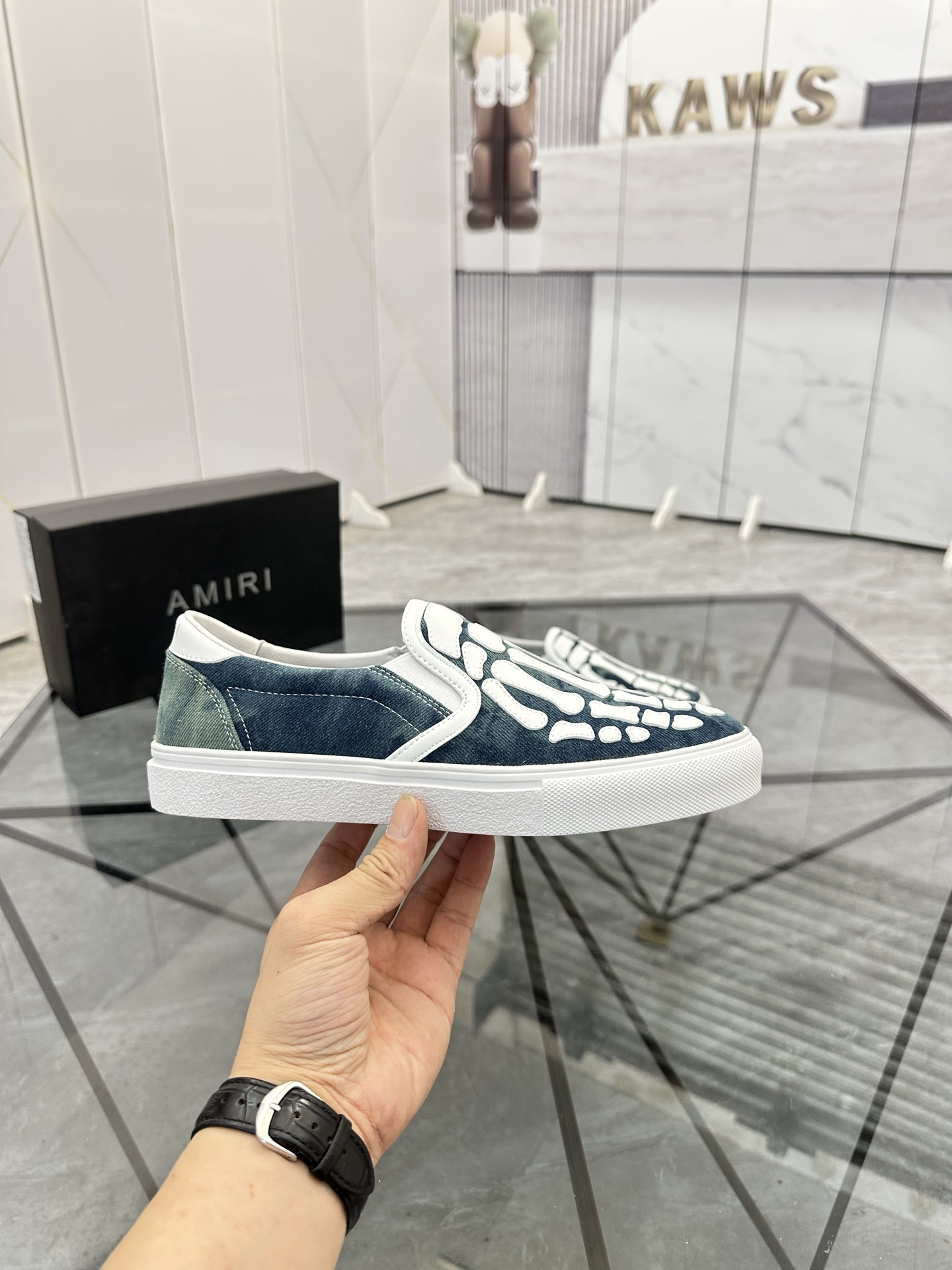Precio de venta: 180 P Marca: AMIRI* [Emile*] EstribosTalla: 38-44 (37,45,46 disponible)Material: Pa