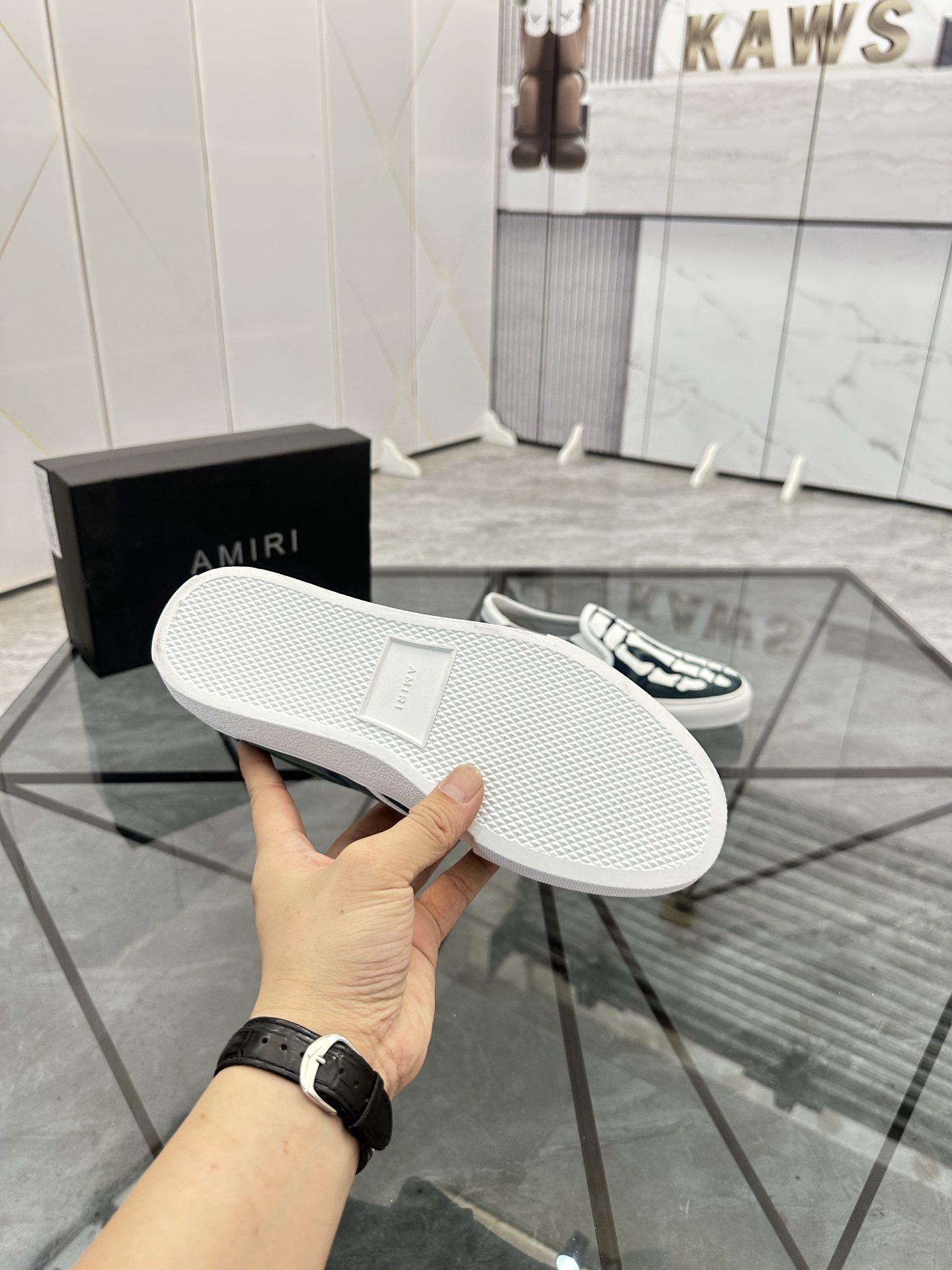 Precio de venta: 180 P Marca: AMIRI* [Emile*] EstribosTalla: 38-44 (37,45,46 disponible)Material: Pa