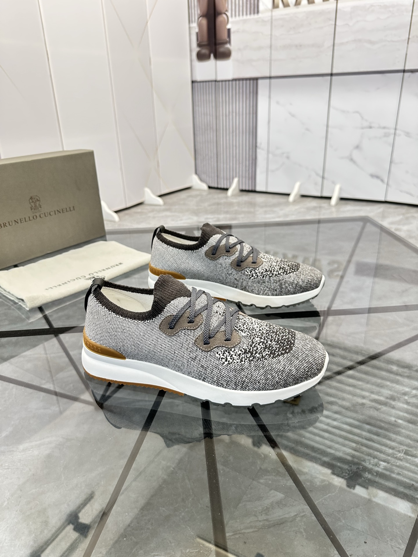 Precio de venta: P170 Marca: Brunello Cucinelli* "BC*" Low-top Casual Shoes Talla: 38-44(se puede pe