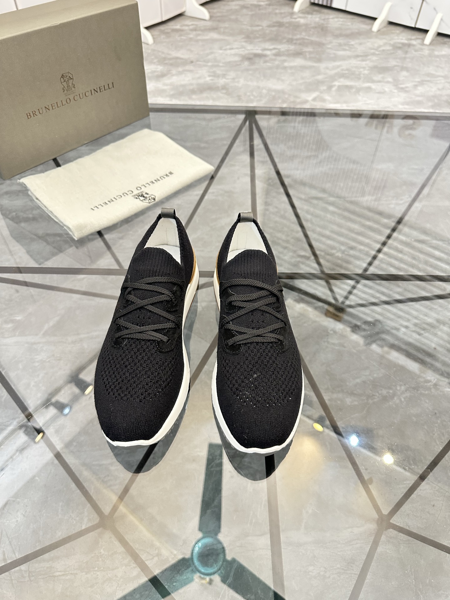 Precio de venta: P170 Marca: Brunello Cucinelli* "BC*" Low-top Casual Shoes Talla: 38-44(se puede pe