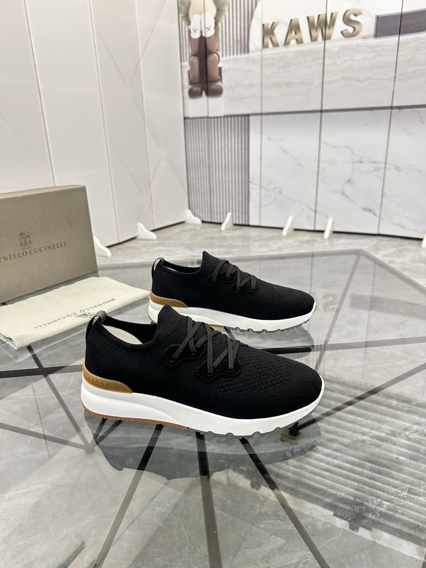 Precio de venta: P170 Marca: Brunello Cucinelli* "BC*" Low-top Casual Shoes Talla: 38-44(se puede pe