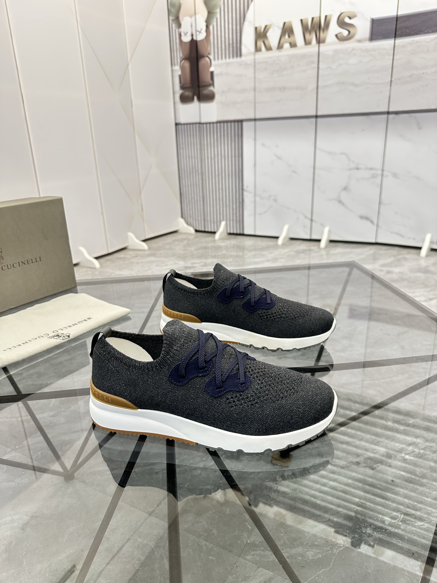 Precio de venta: P170 Marca: Brunello Cucinelli* "BC*" Low-top Casual Shoes Talla: 38-44(se puede pe