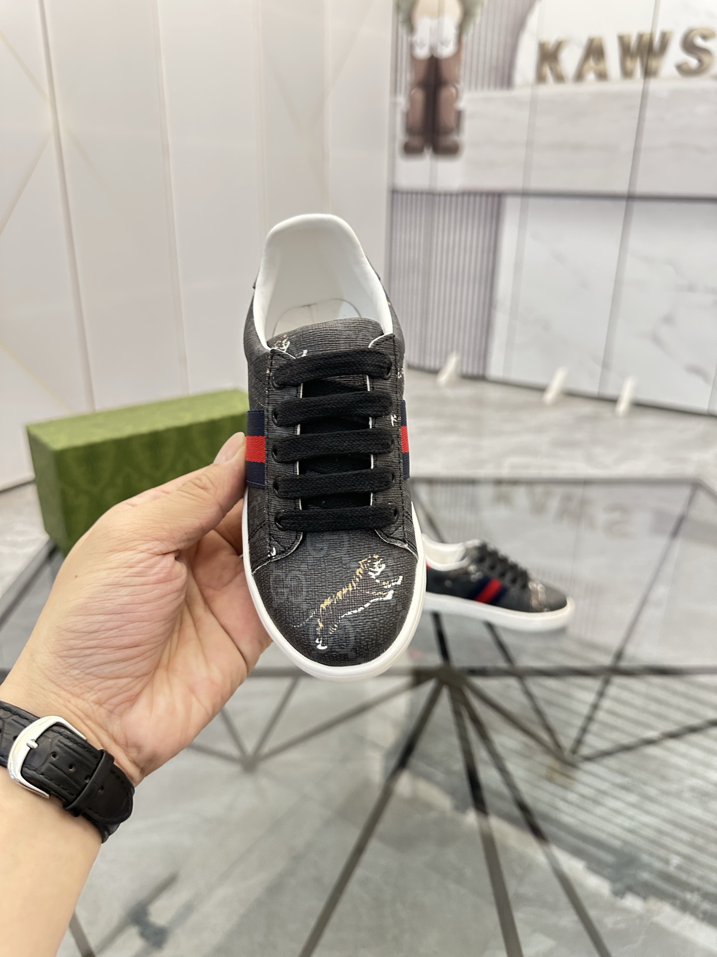 Precio de venta: P120 Zapatos para niñosMarca: Gucci* "Gucci*" mocasines bajosTalla: 23-35Materiales