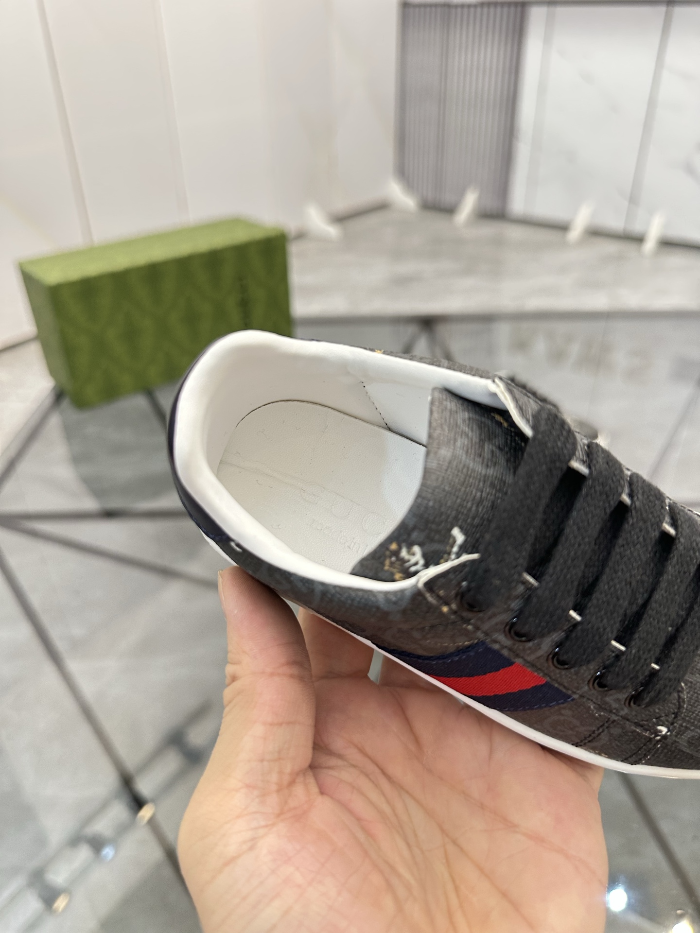 Precio de venta: P120 Zapatos para niñosMarca: Gucci* "Gucci*" mocasines bajosTalla: 23-35Materiales