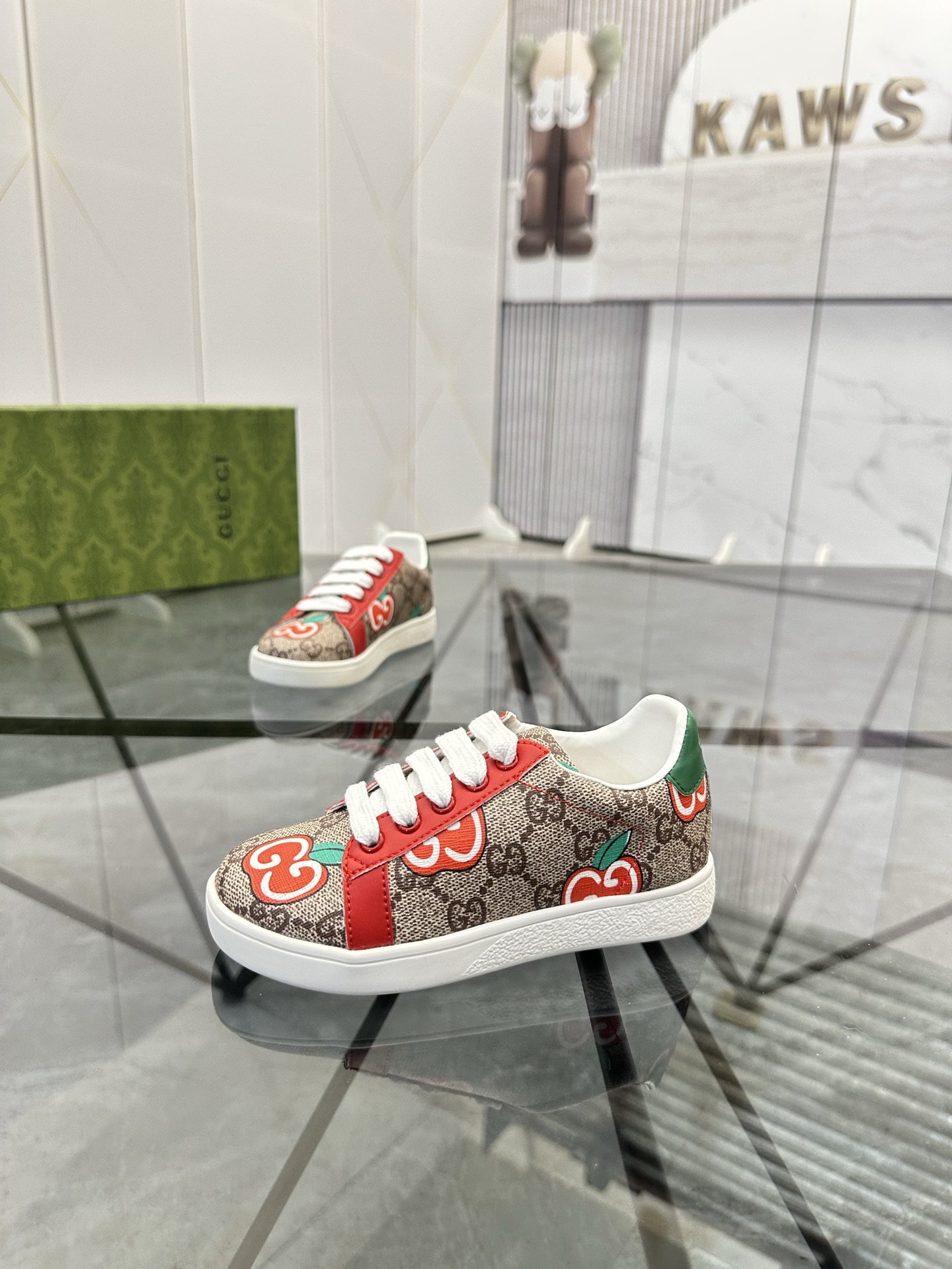Precio de venta: P120 Zapatos para niñosMarca: Gucci* 