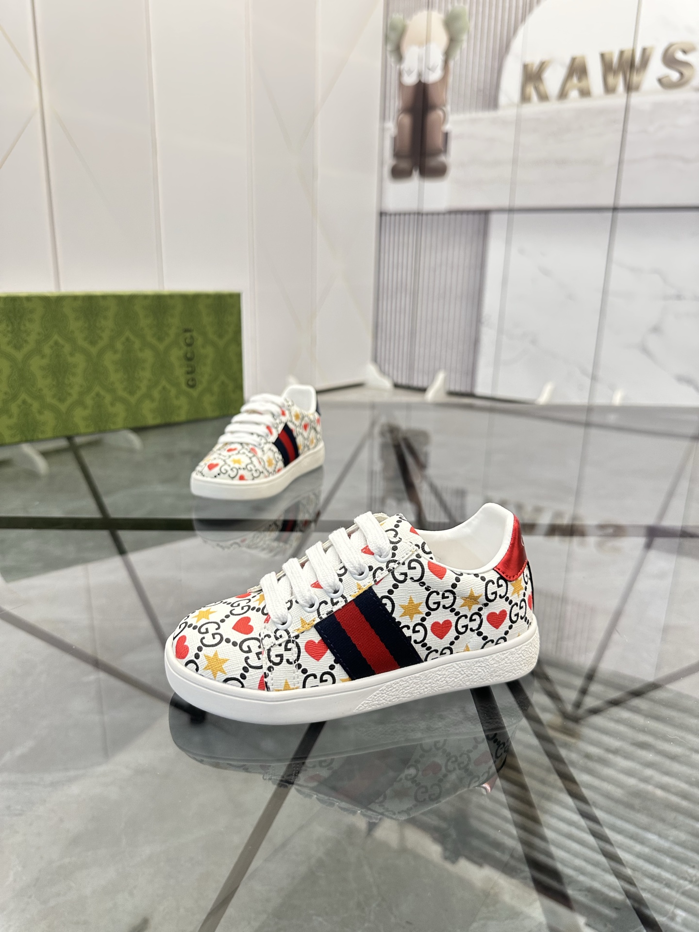 Precio de venta: P120 Zapatos para niñosMarca: Gucci* 