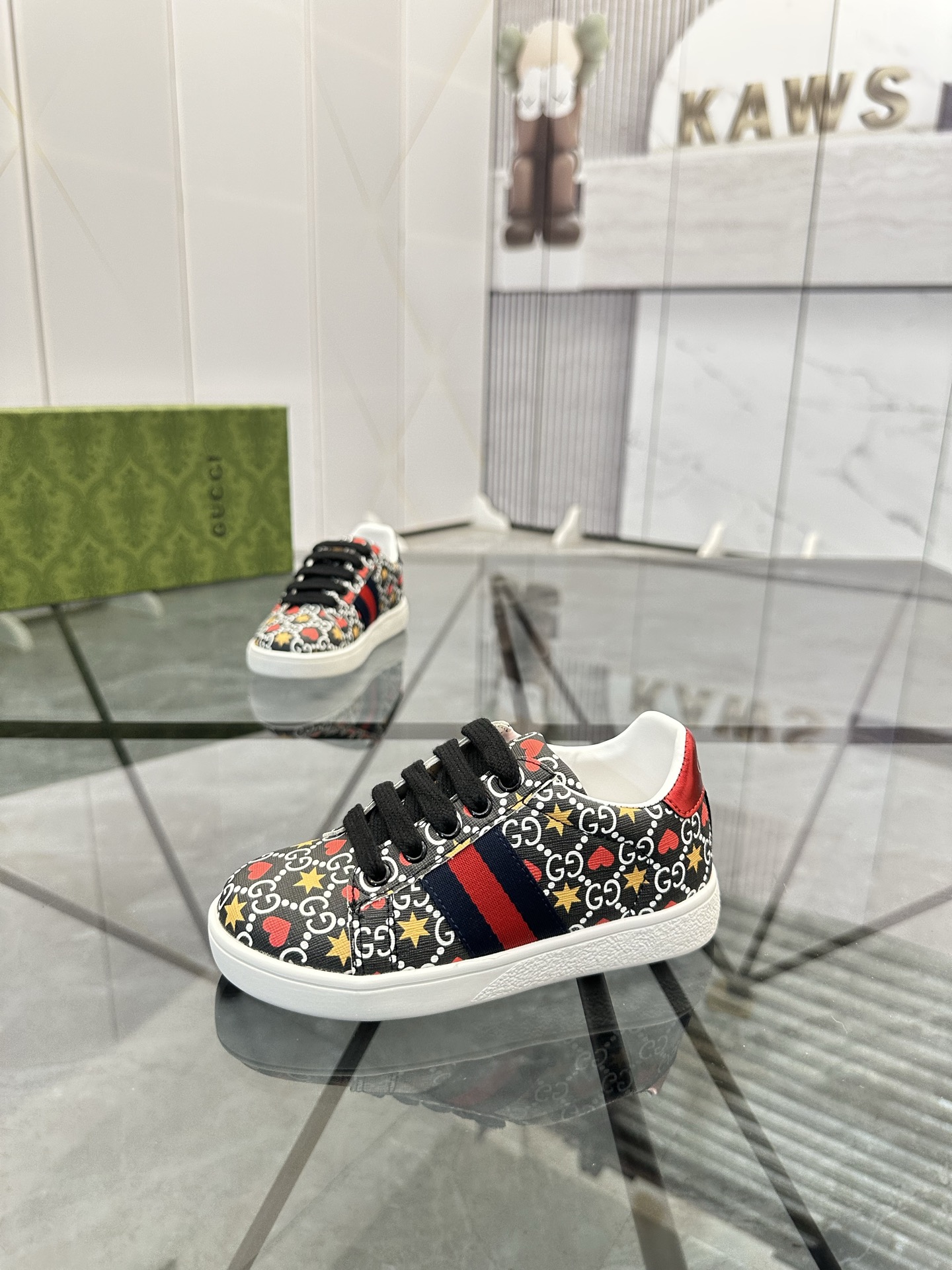 Precio de venta: P120 Zapatos para niñosMarca: Gucci* 