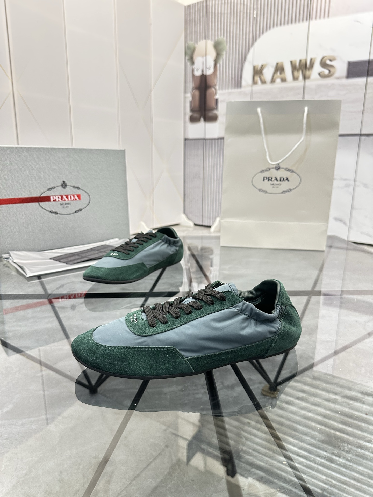 Precio de venta: P230 Calidad superior de gama altaMarca: Prada *