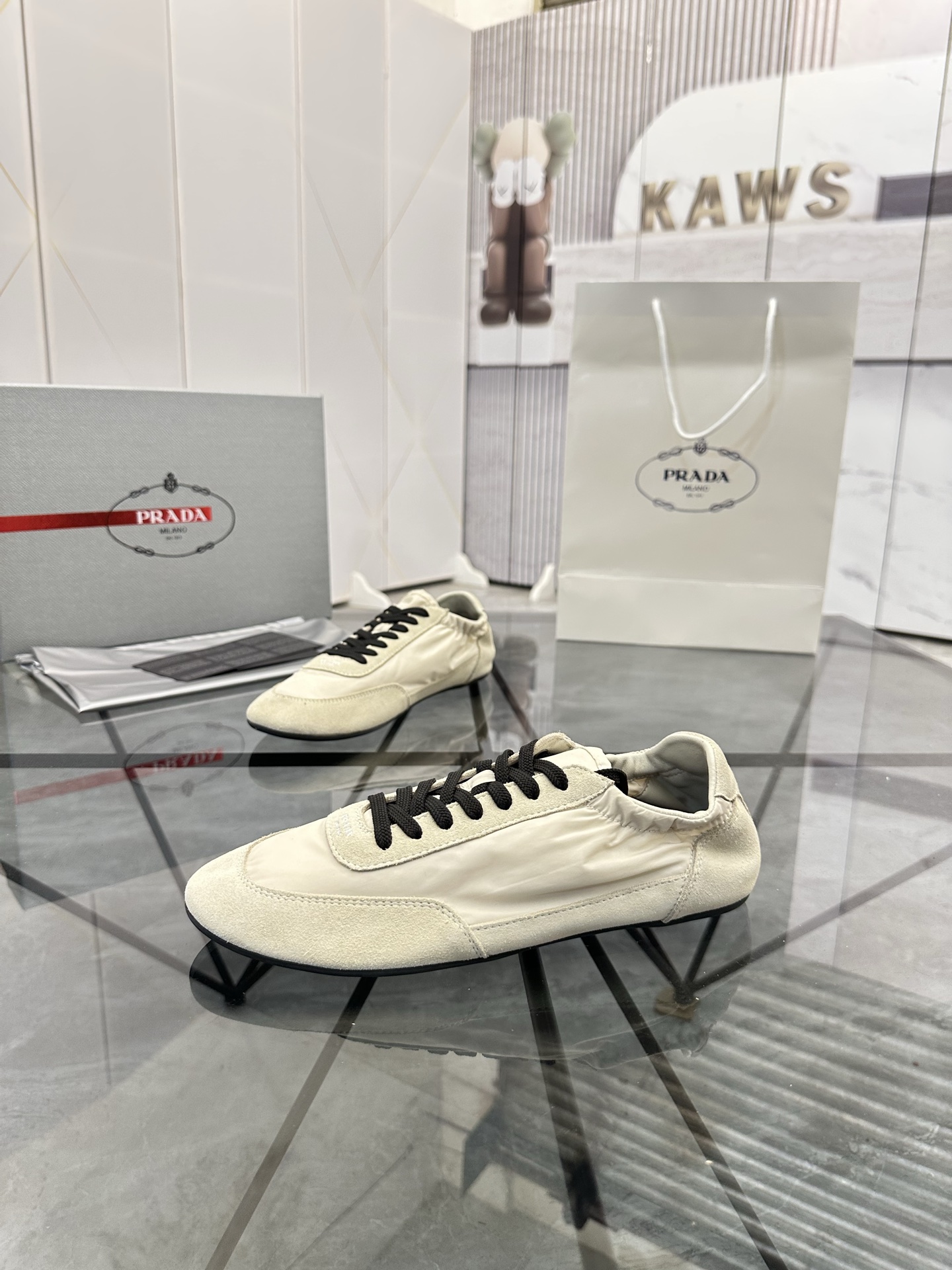 Precio de venta: P230 Calidad superior de gama altaMarca: Prada *