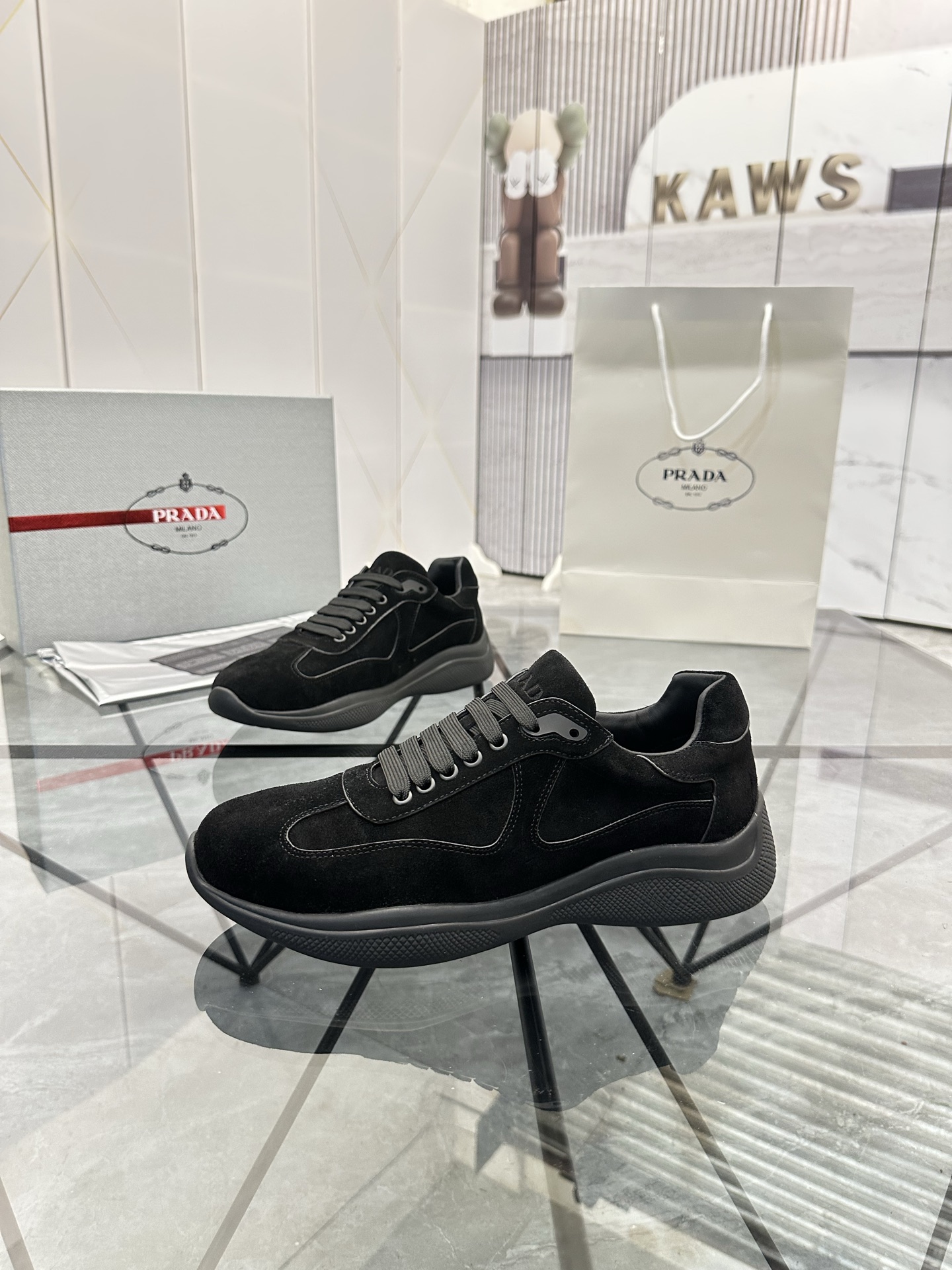 Precio de venta: P250 Artículos de alta gama y máxima calidadMarca: Prada *