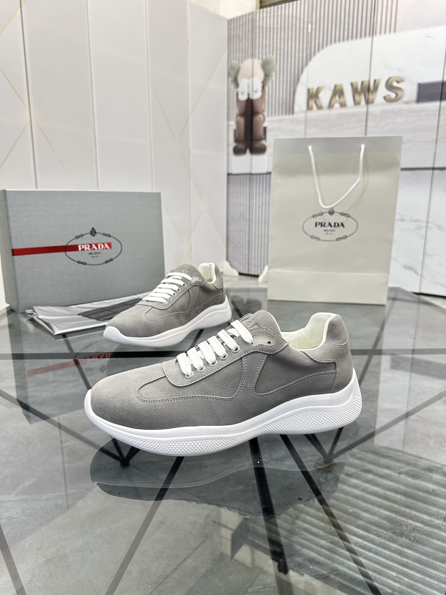 Precio de venta: P250 Artículos de alta gama y máxima calidadMarca: Prada *