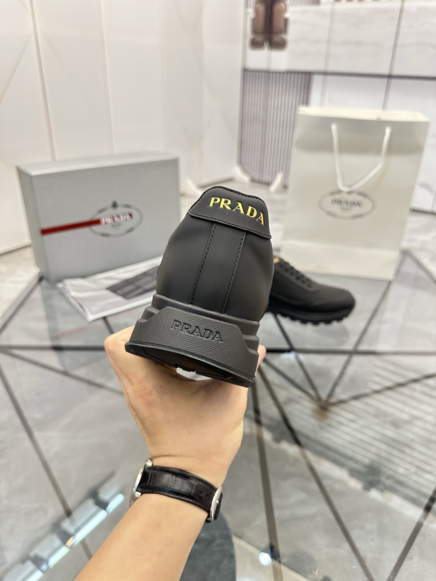 Precio de venta: P270 Artículos de alta gama y máxima calidadMarca: Prada *"Prada*" mocasines de cañ