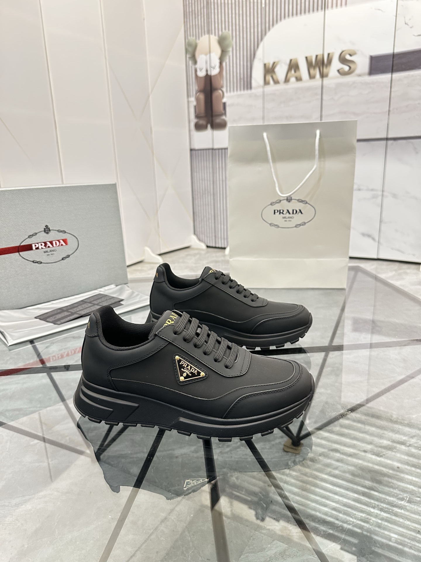 Precio de venta: P270 Artículos de alta gama y máxima calidadMarca: Prada *"Prada*" mocasines de cañ