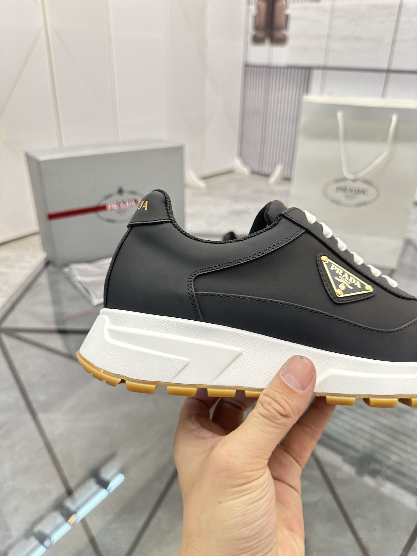 Precio de venta: P270 Artículos de alta gama y máxima calidadMarca: Prada *"Prada*" mocasines de cañ