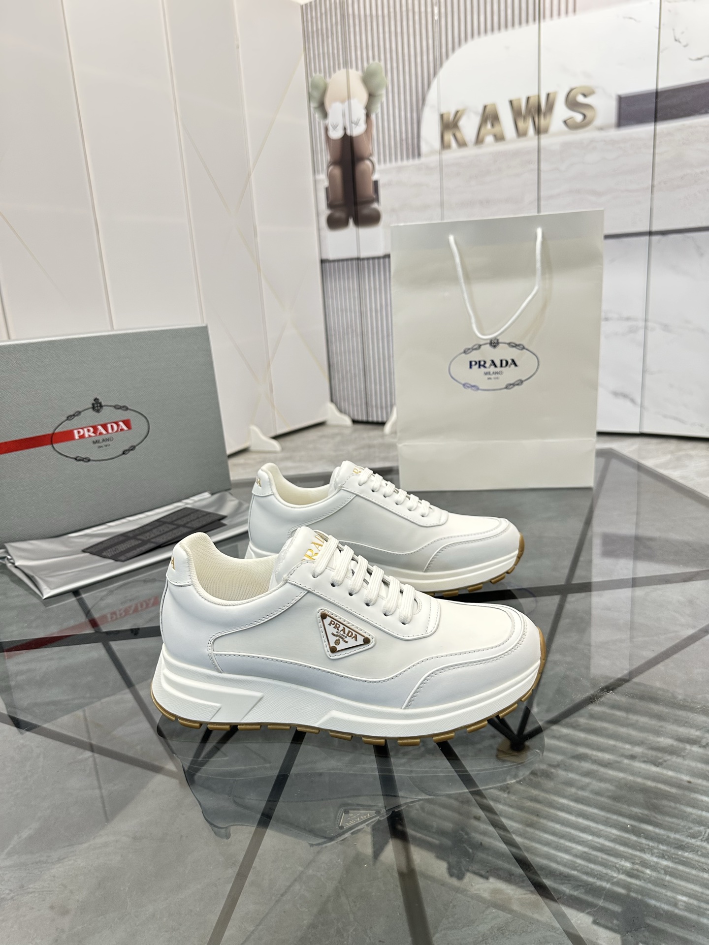 Precio de venta: P270 Artículos de alta gama y máxima calidadMarca: Prada *"Prada*" mocasines de cañ
