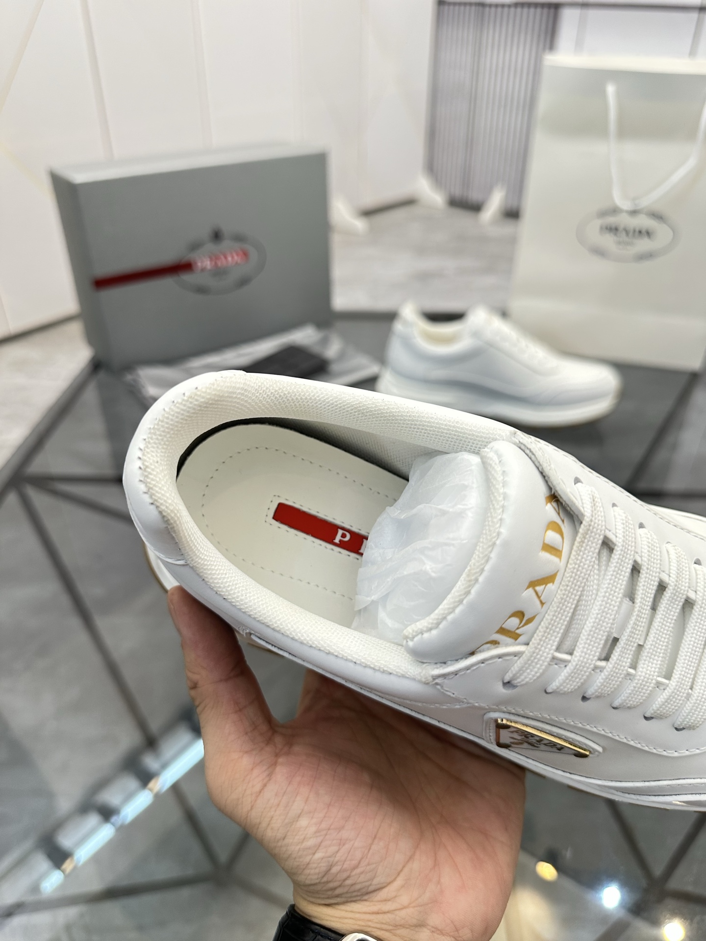 Precio de venta: P270 Artículos de alta gama y máxima calidadMarca: Prada *"Prada*" mocasines de cañ