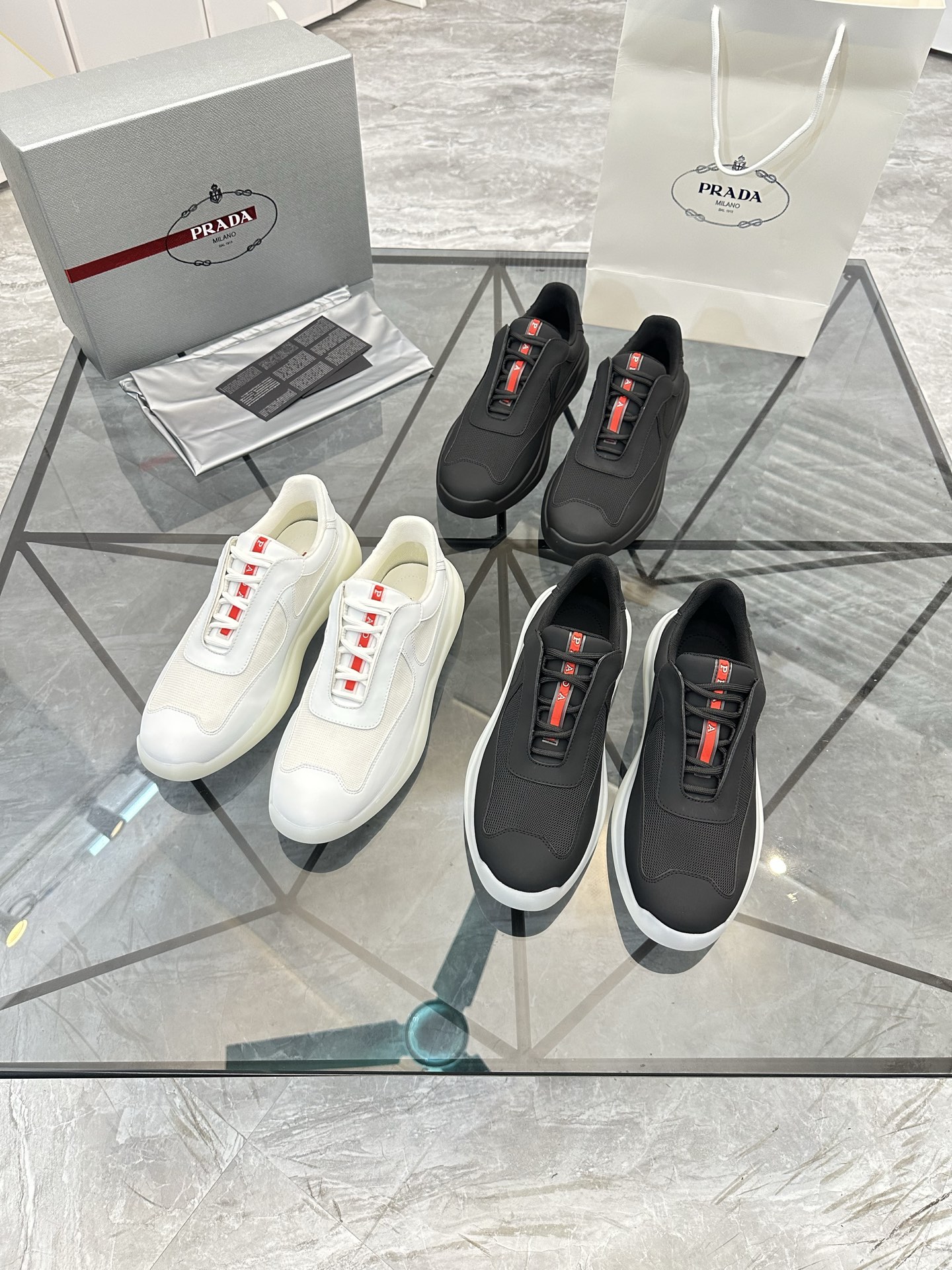 Precio de venta: P290 Artículos de alta gama y máxima calidadMarca: Prada *"Prada*" mocasines de cañ