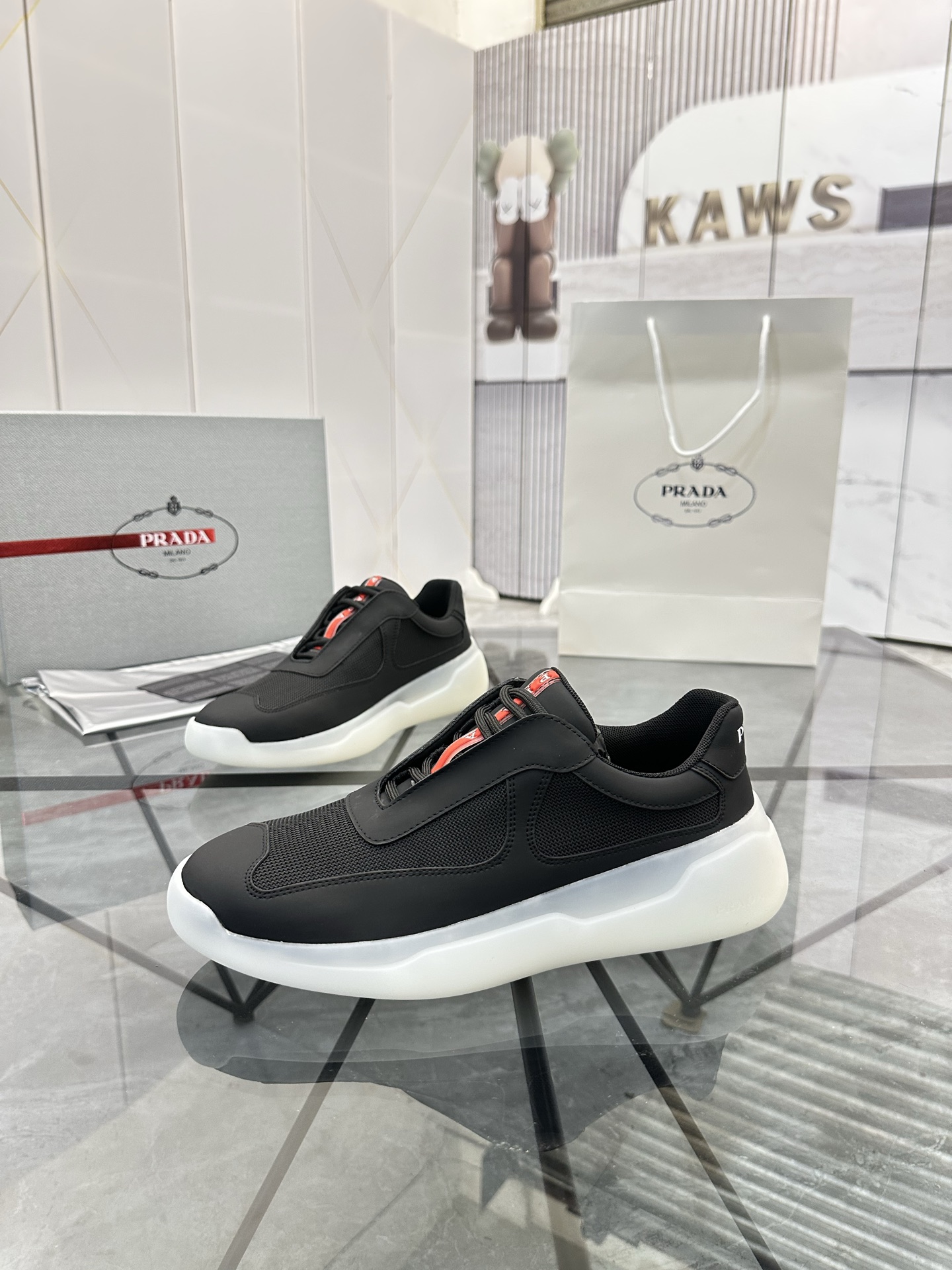 Precio de venta: P290 Artículos de alta gama y máxima calidadMarca: Prada *