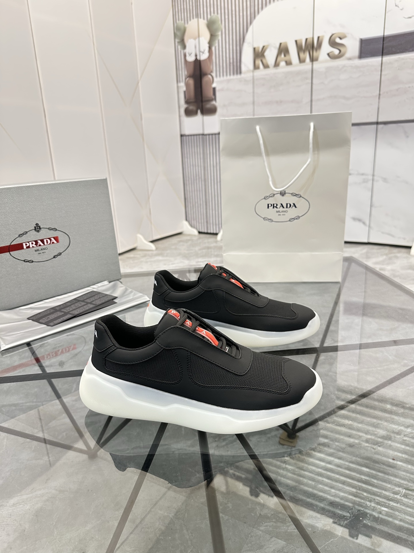 Precio de venta: P290 Artículos de alta gama y máxima calidadMarca: Prada *"Prada*" mocasines de cañ
