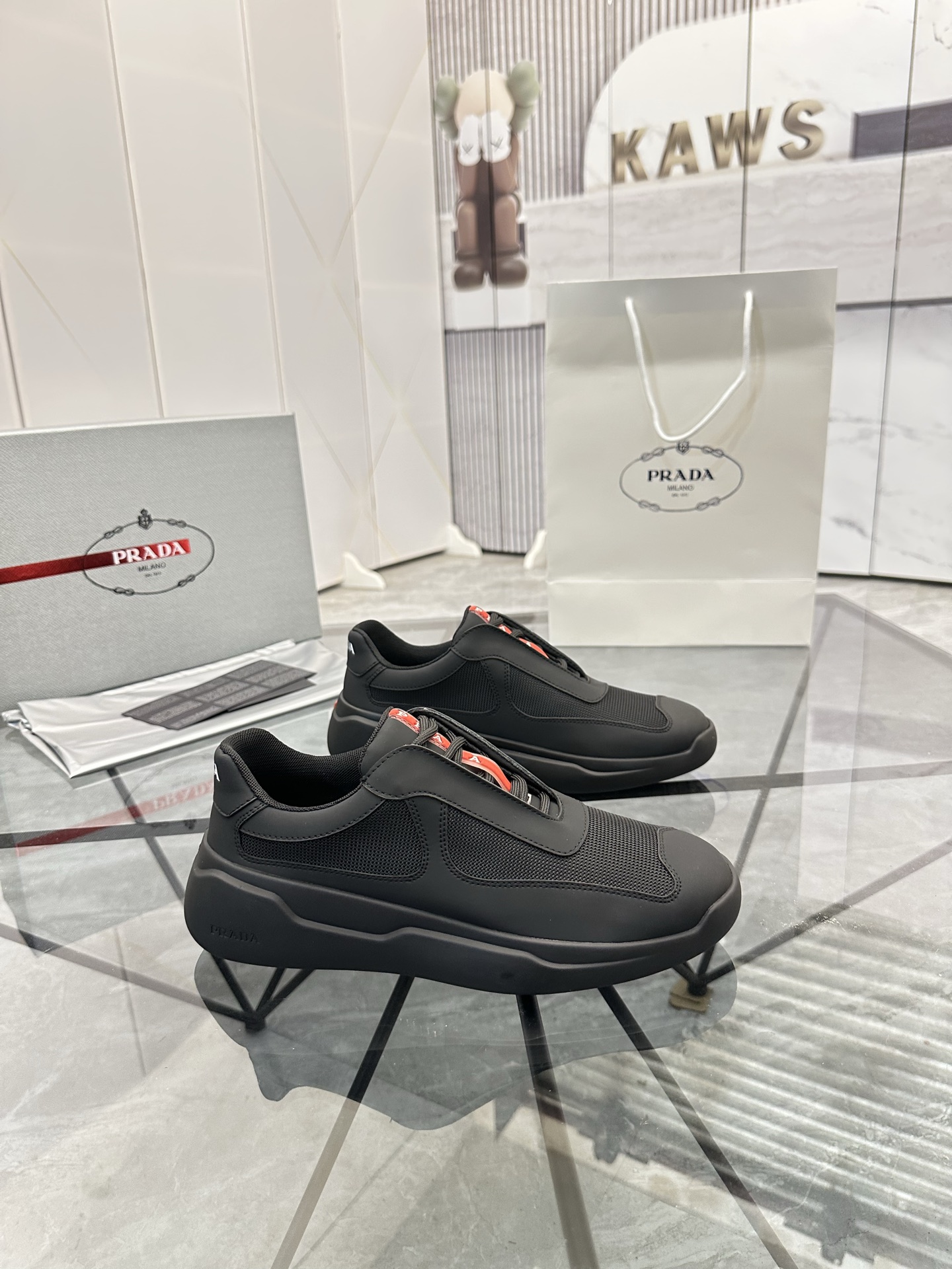 Precio de venta: P290 Artículos de alta gama y máxima calidadMarca: Prada *"Prada*" mocasines de cañ