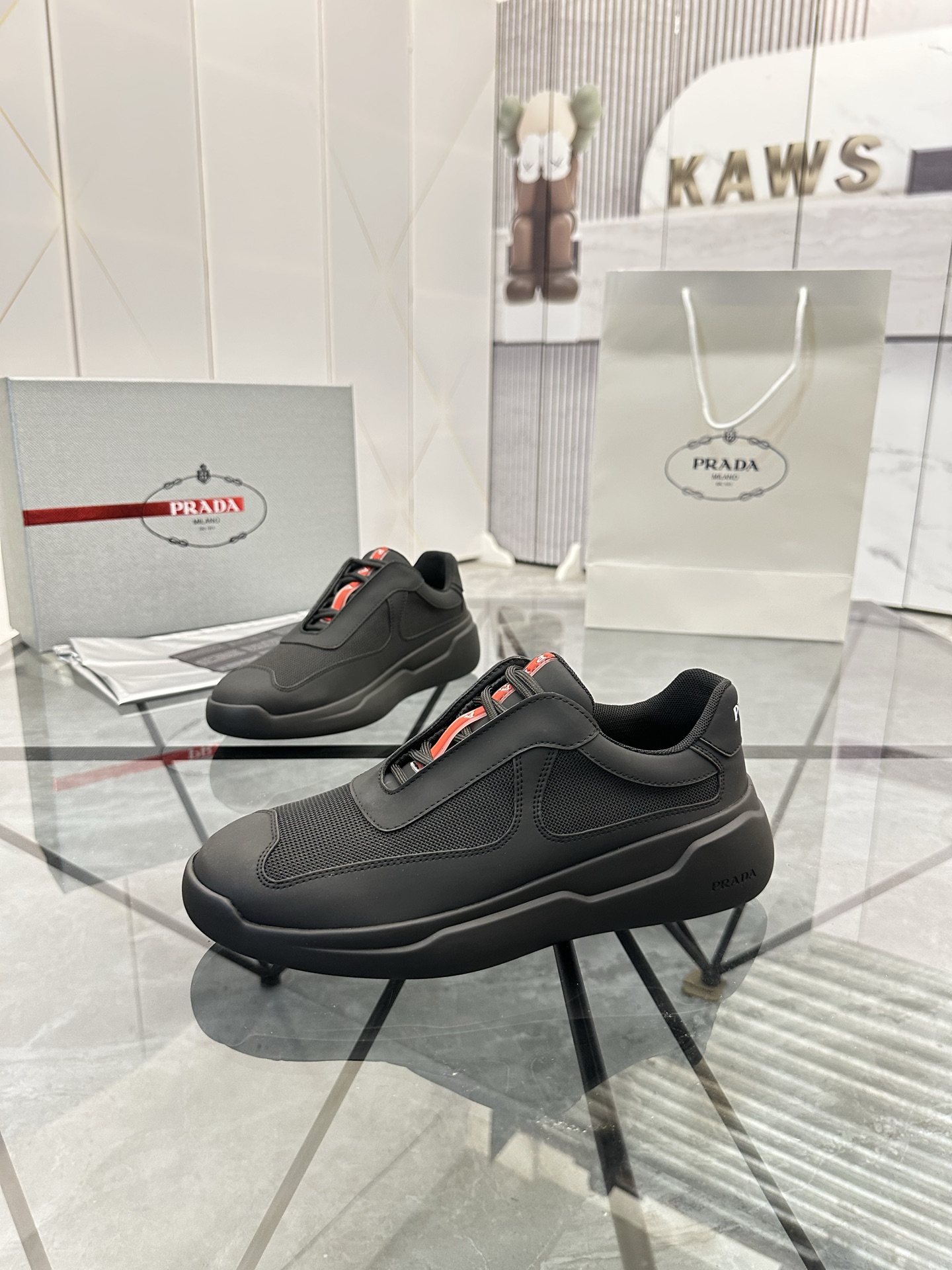 Precio de venta: P290 Artículos de alta gama y máxima calidadMarca: Prada *
