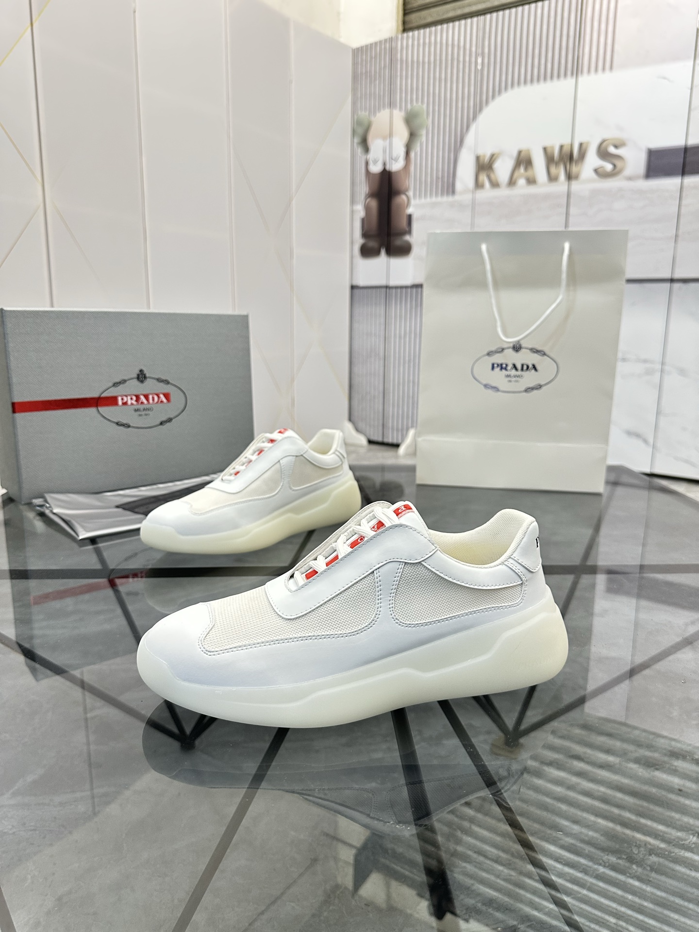 Precio de venta: P290 Artículos de alta gama y máxima calidadMarca: Prada *