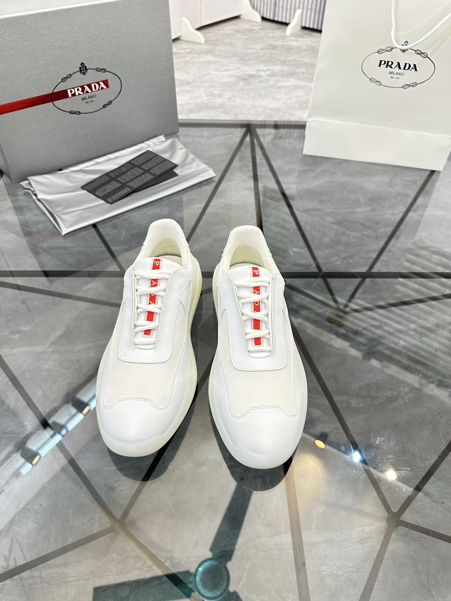 Precio de venta: P290 Artículos de alta gama y máxima calidadMarca: Prada *"Prada*" mocasines de cañ