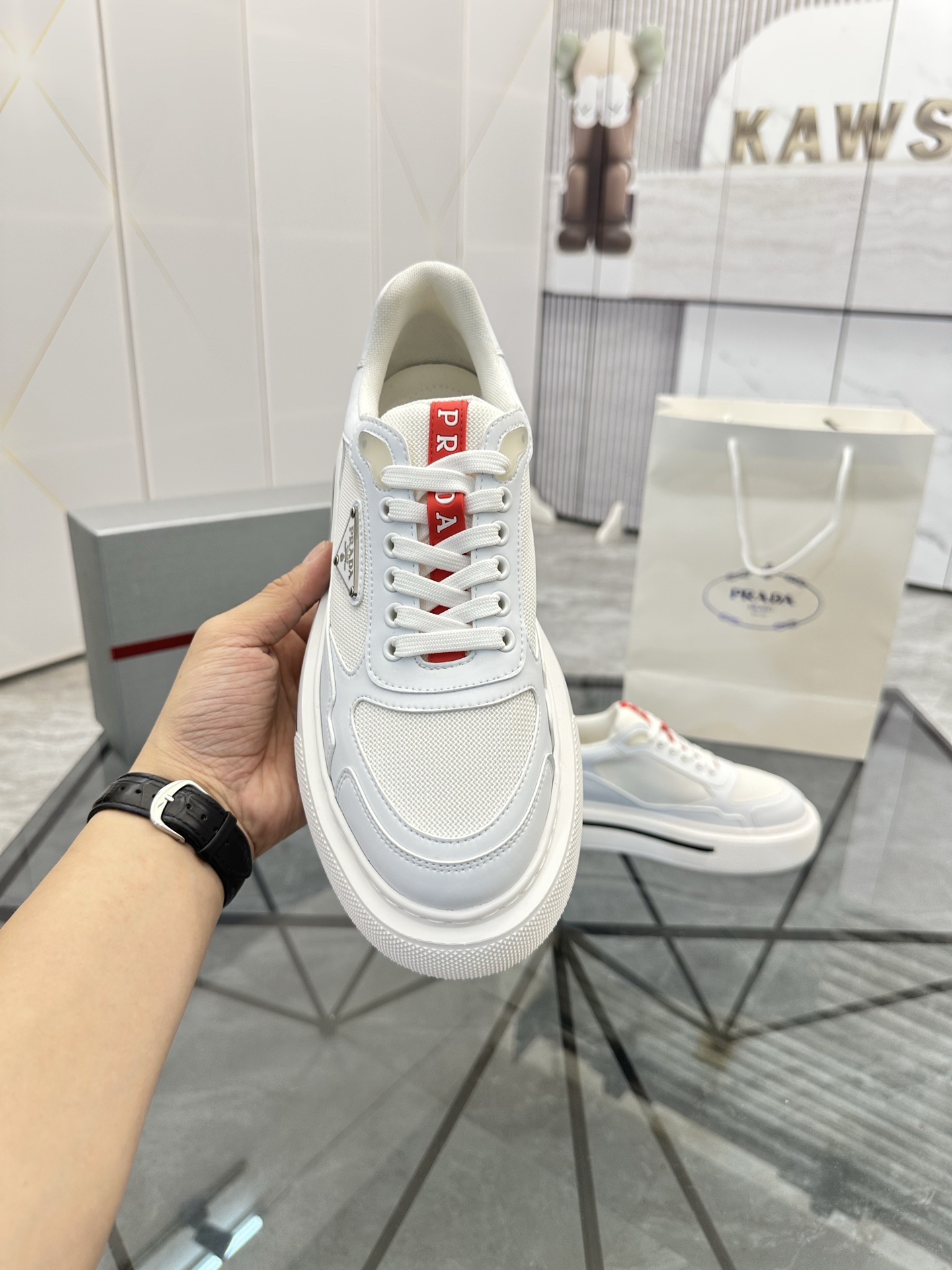 Precio de venta: P270 Artículos de alta gama y máxima calidadMarca: Prada *"Prada*" lowtop loafersTa