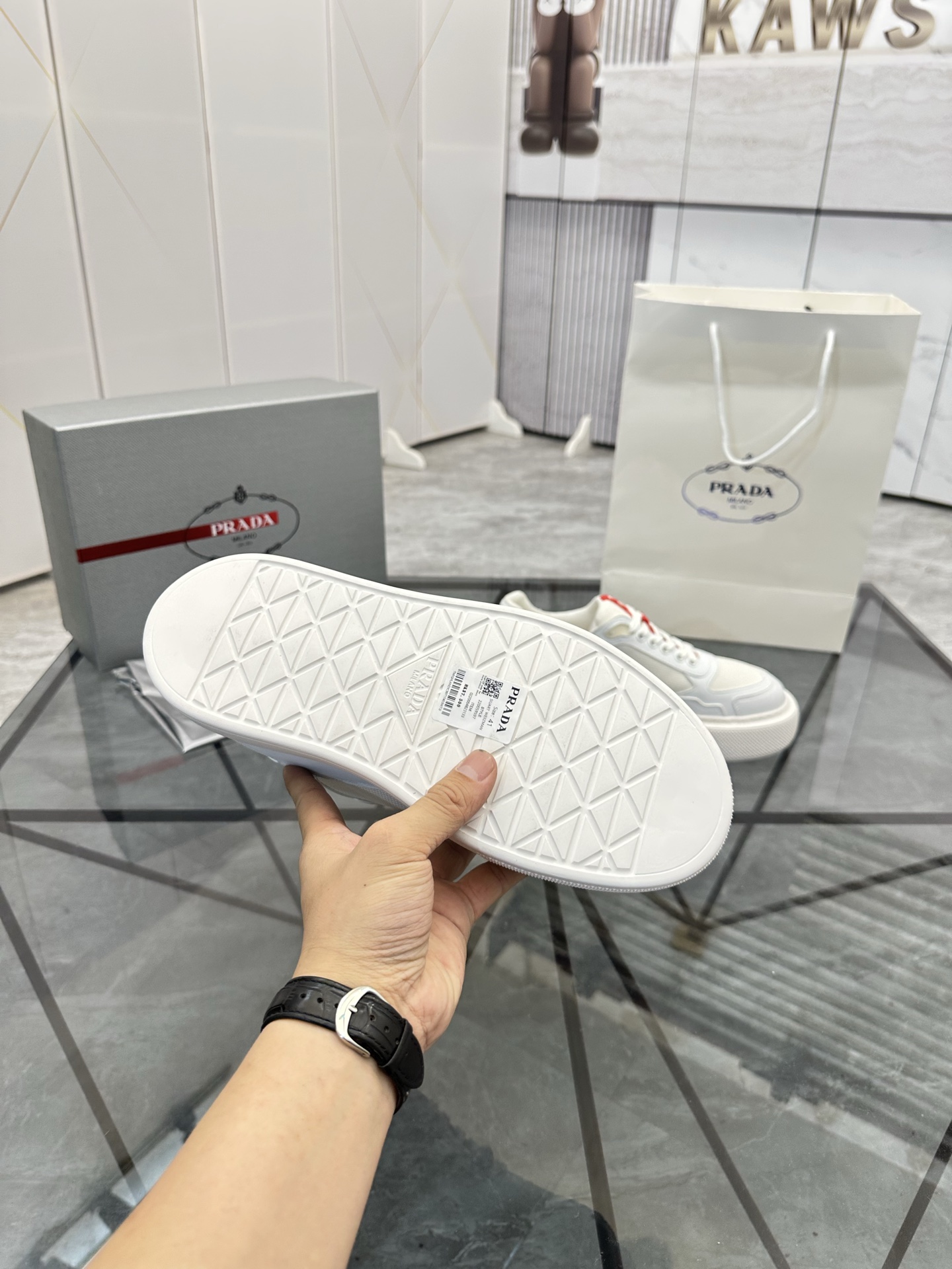 Precio de venta: P270 Artículos de alta gama y máxima calidadMarca: Prada *"Prada*" lowtop loafersTa
