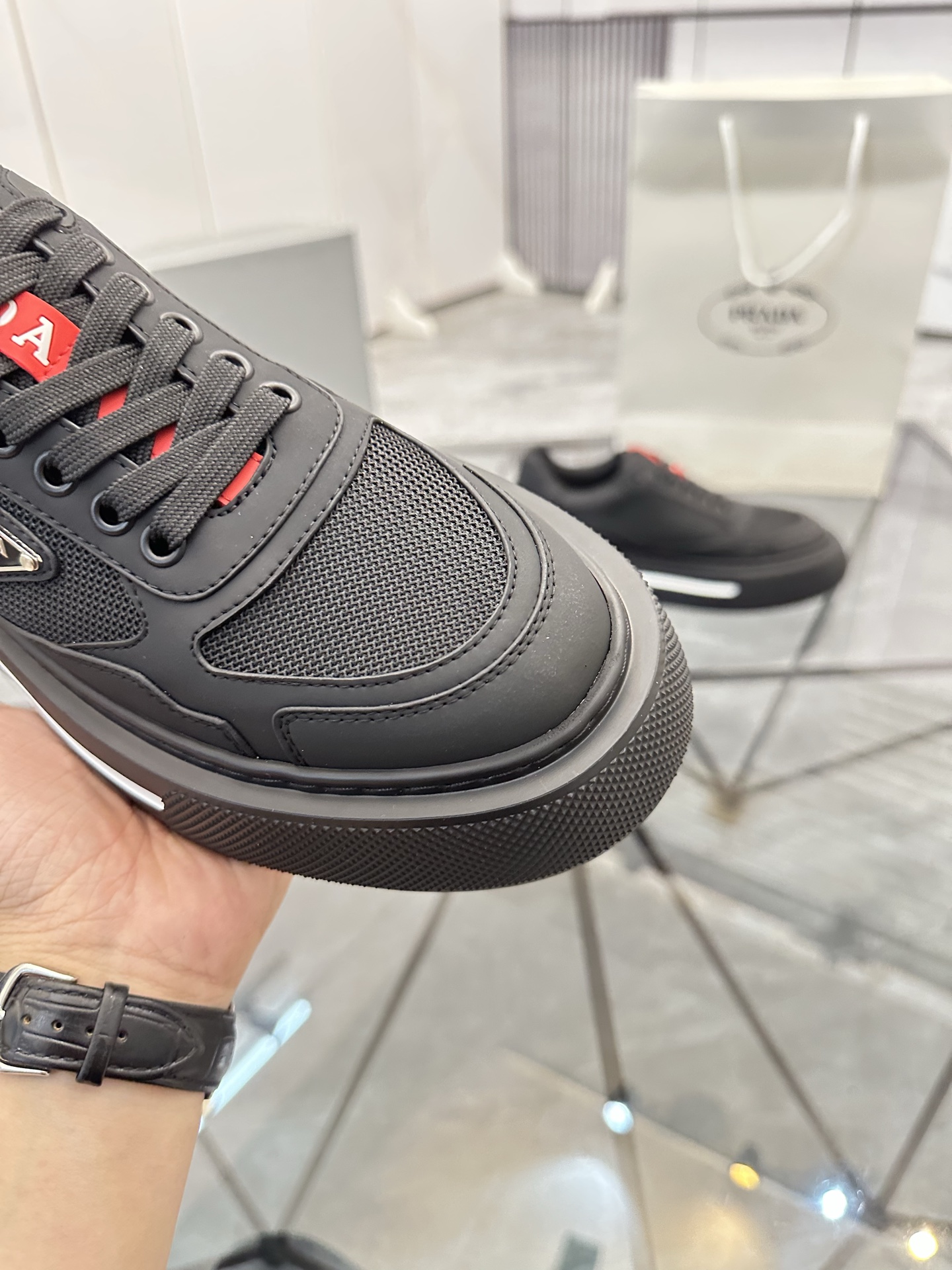 Precio de venta: P270 Artículos de alta gama y máxima calidadMarca: Prada *"Prada*" lowtop loafersTa