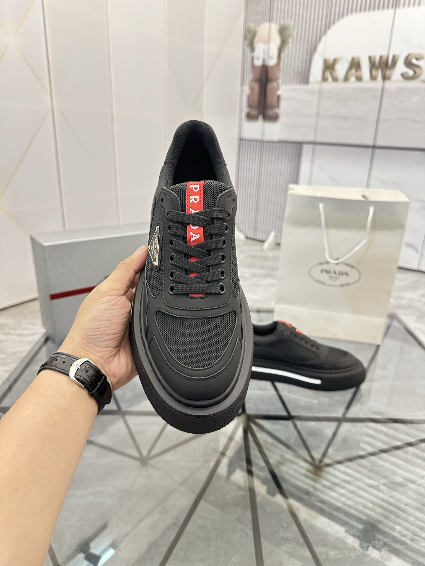 Precio de venta: P270 Artículos de alta gama y máxima calidadMarca: Prada *"Prada*" lowtop loafersTa