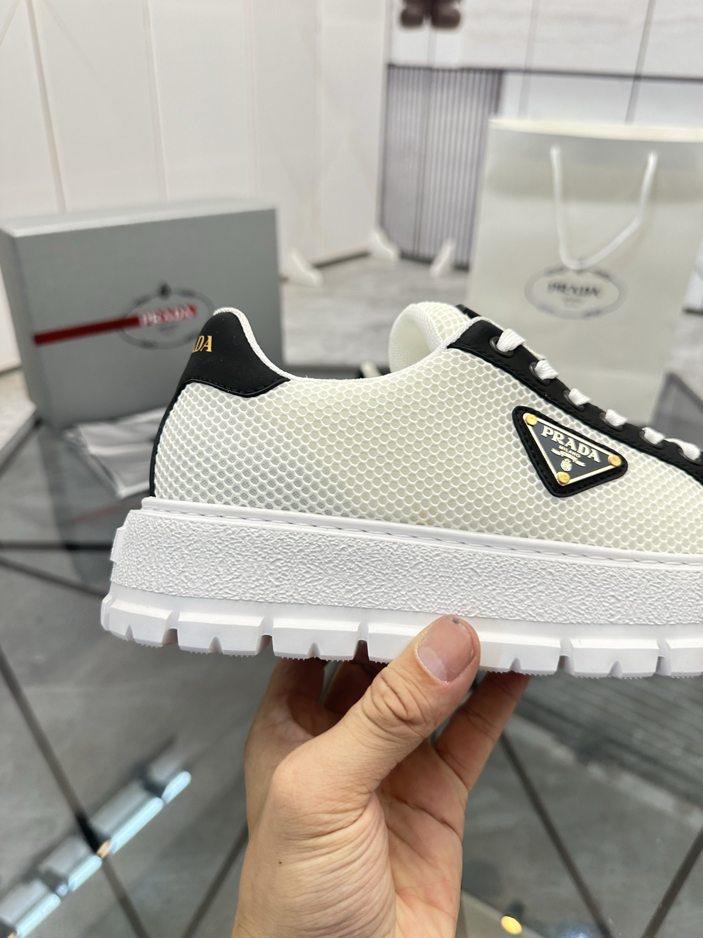 Precio de venta: P270 De gama alta de bienes de alta calidad Marca: Prada * "Prada *" zapatos casual