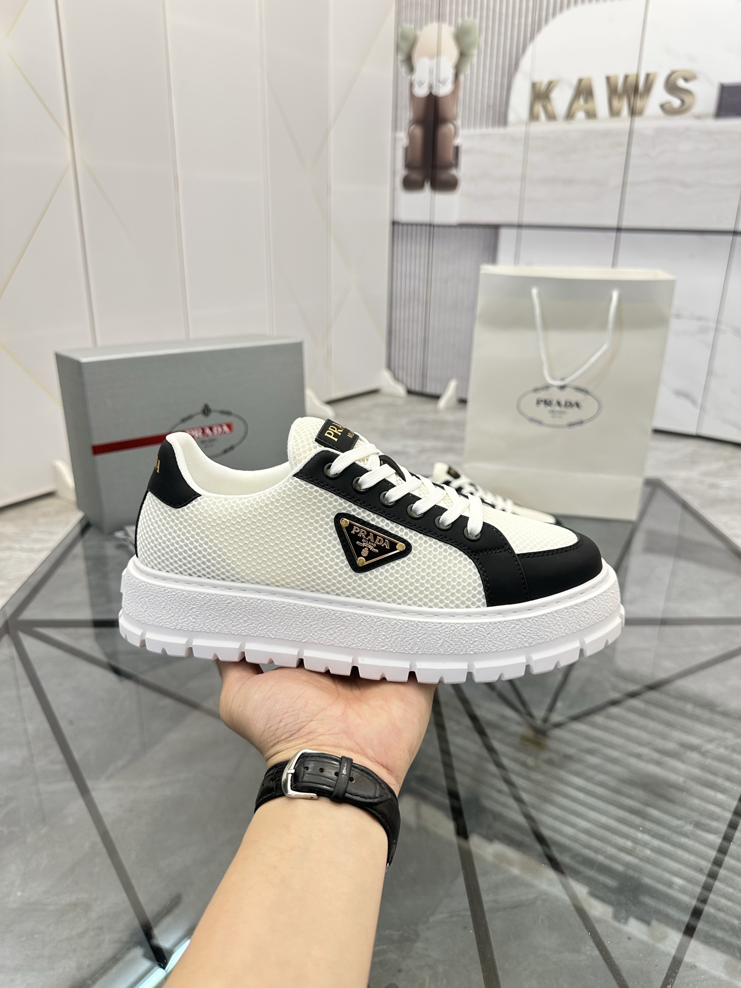 Precio de venta: P270 De gama alta de bienes de alta calidad Marca: Prada * "Prada *" zapatos casual