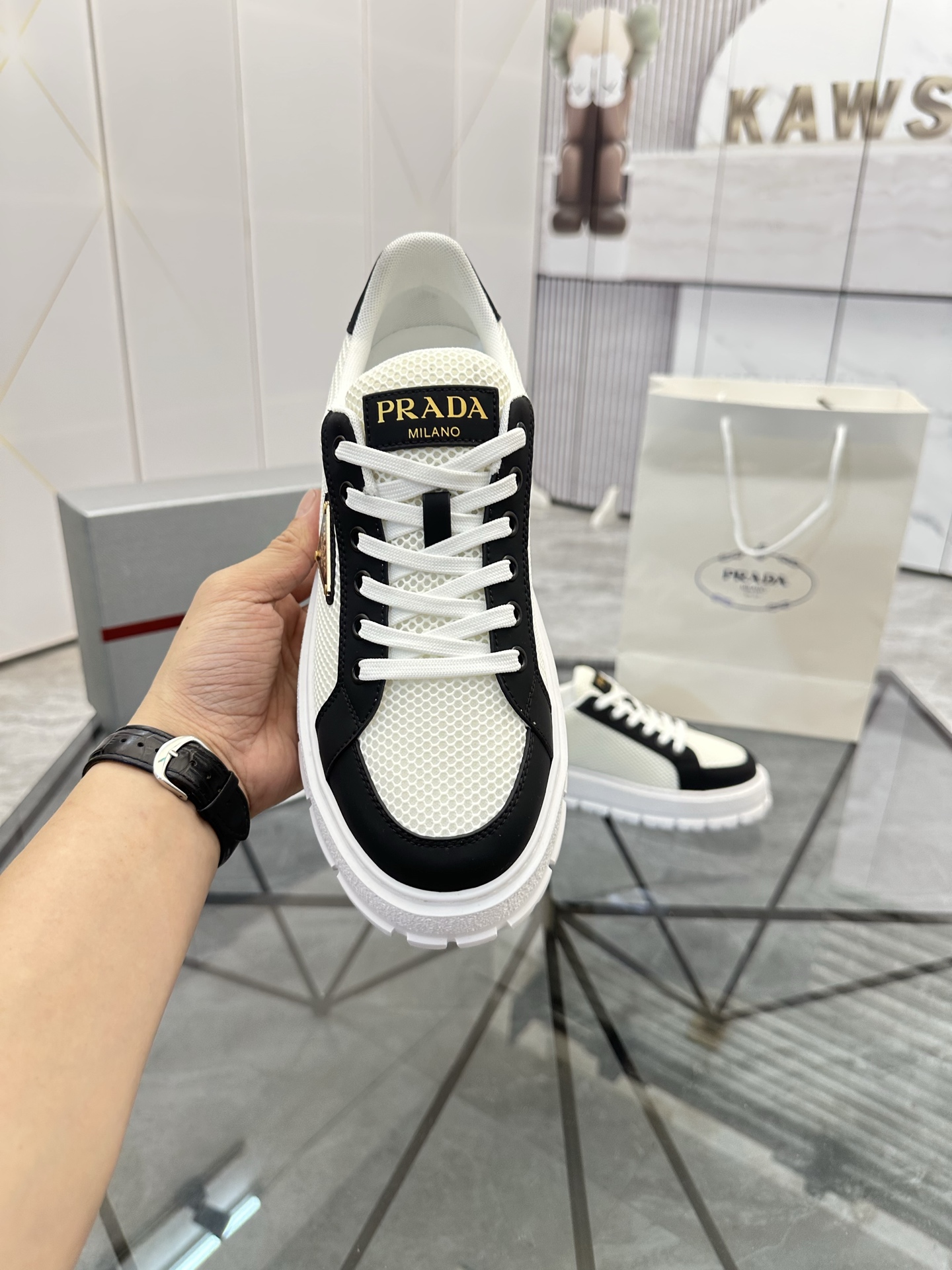 Precio de venta: P270 De gama alta de bienes de alta calidad Marca: Prada * "Prada *" zapatos casual