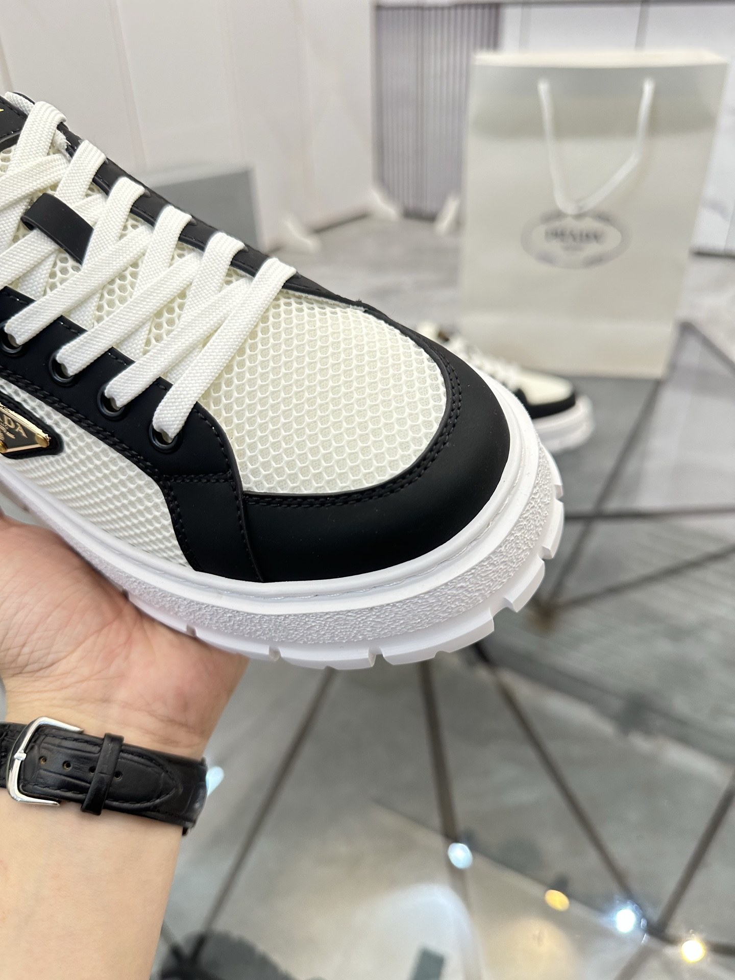 Precio de venta: P270 De gama alta de bienes de alta calidad Marca: Prada * "Prada *" zapatos casual