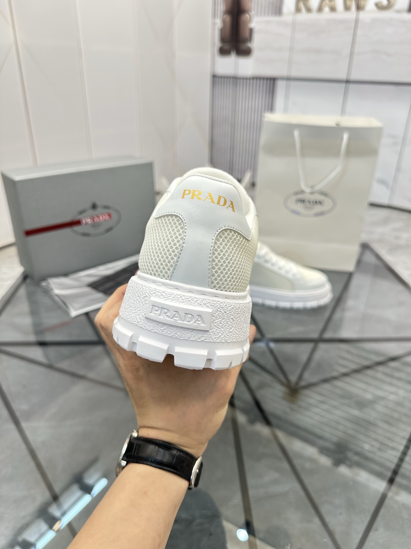 Precio de venta: P270 De gama alta de bienes de alta calidad Marca: Prada * "Prada *" zapatos casual