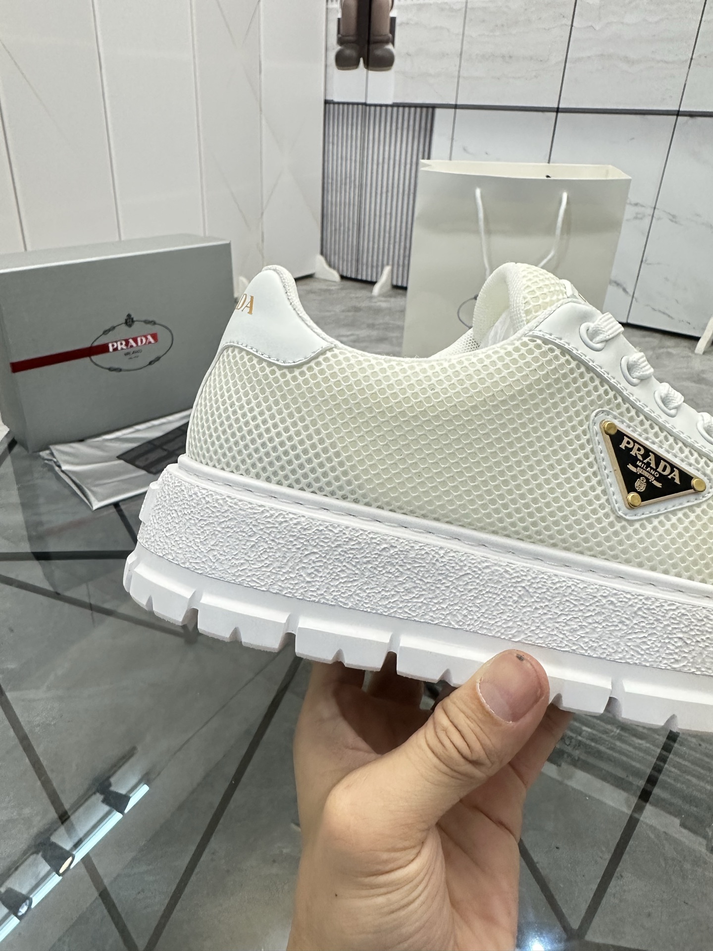 Precio de venta: P270 De gama alta de bienes de alta calidad Marca: Prada * "Prada *" zapatos casual