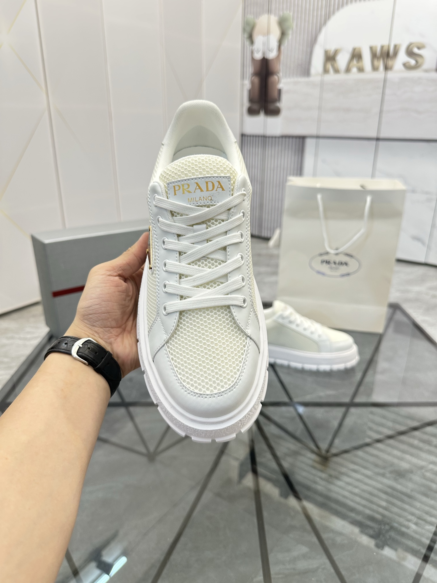 Precio de venta: P270 De gama alta de bienes de alta calidad Marca: Prada * "Prada *" zapatos casual
