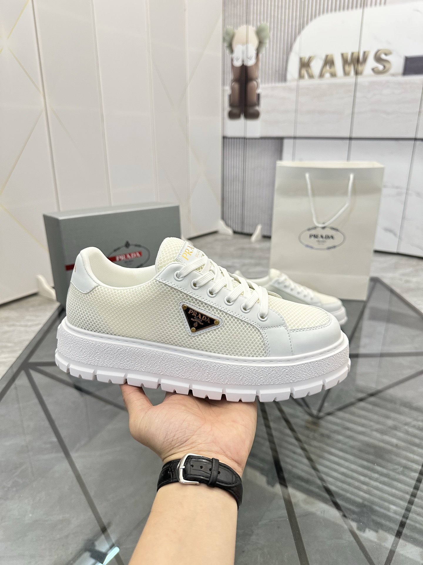 Precio de venta: P270 De gama alta de bienes de alta calidad Marca: Prada * "Prada *" zapatos casual