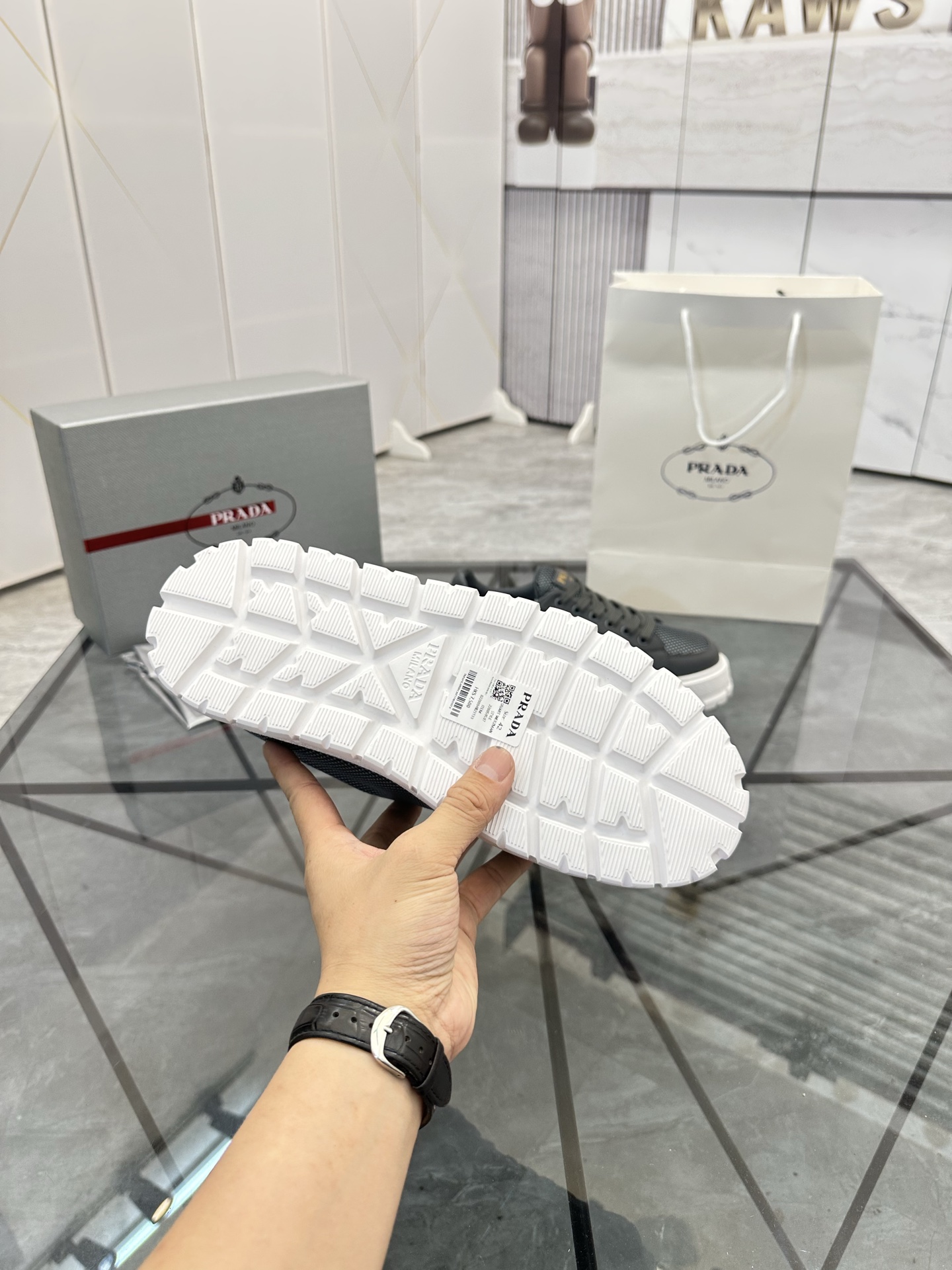 Precio de venta: P270 De gama alta de bienes de alta calidad Marca: Prada * "Prada *" zapatos casual