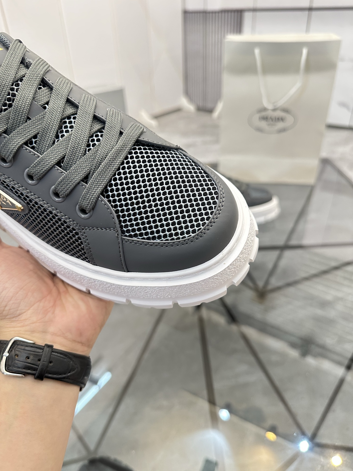 Precio de venta: P270 De gama alta de bienes de alta calidad Marca: Prada * "Prada *" zapatos casual