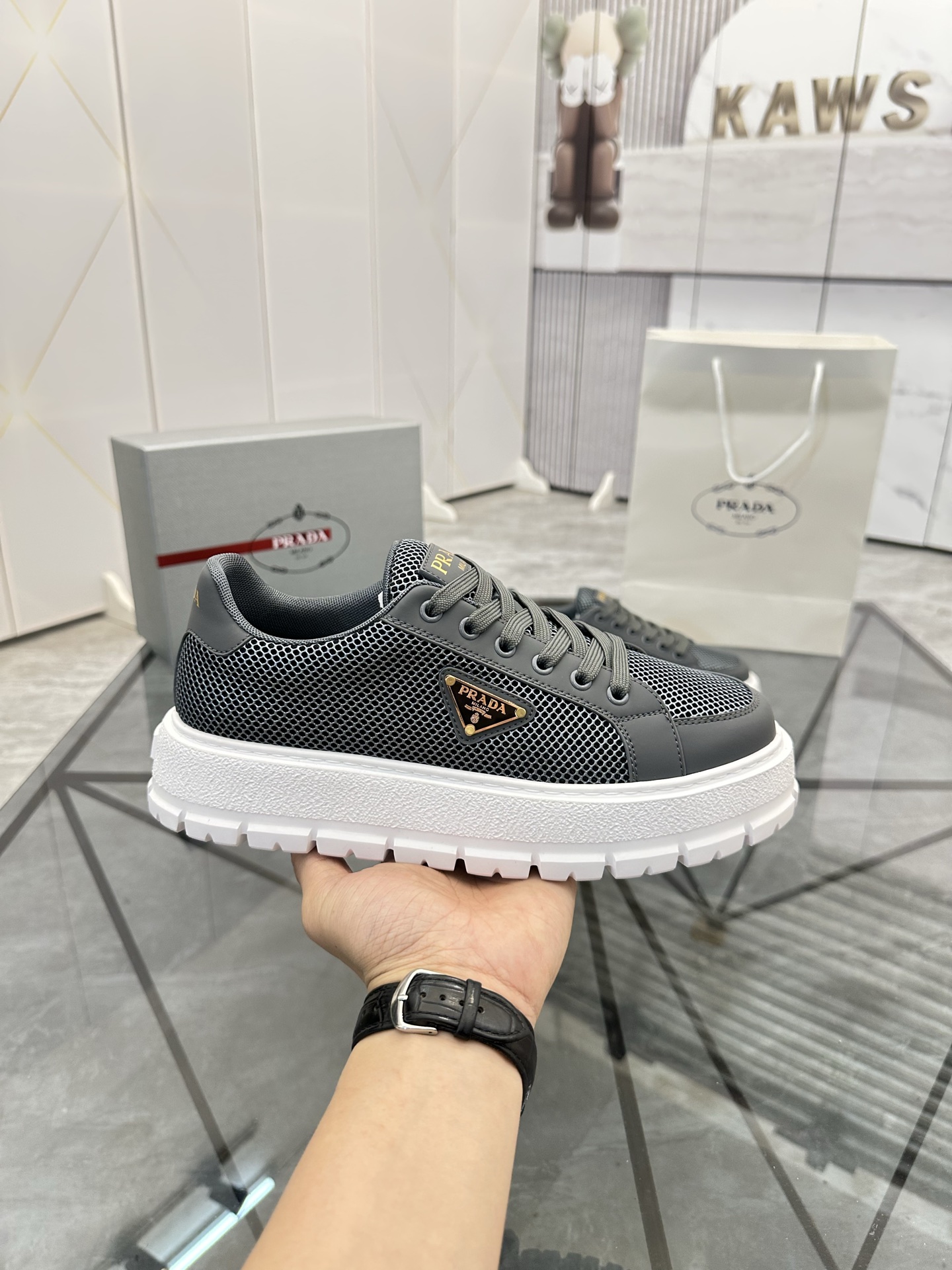 Precio de venta: P270 De gama alta de bienes de alta calidad Marca: Prada * "Prada *" zapatos casual