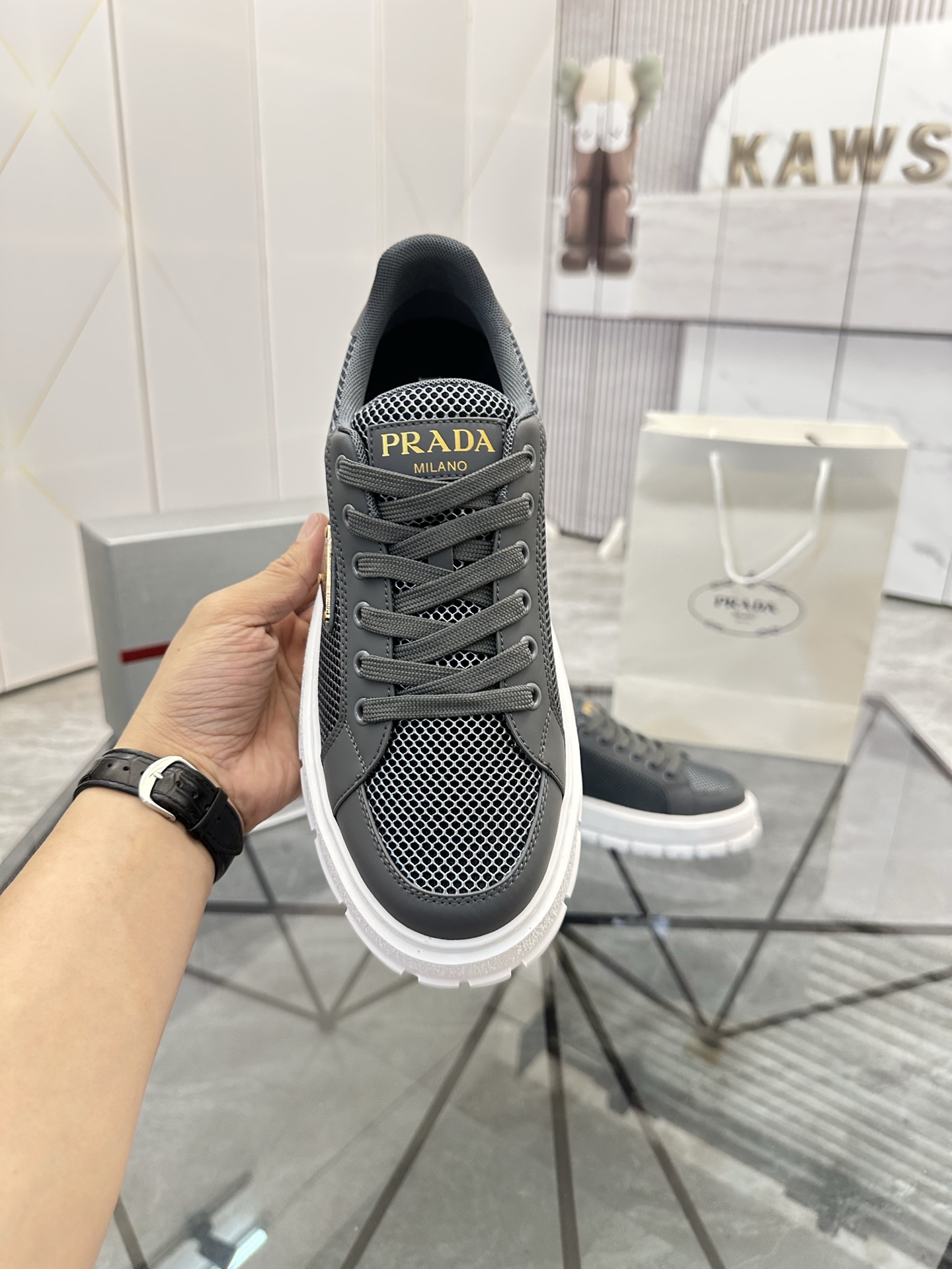 Precio de venta: P270 De gama alta de bienes de alta calidad Marca: Prada * "Prada *" zapatos casual