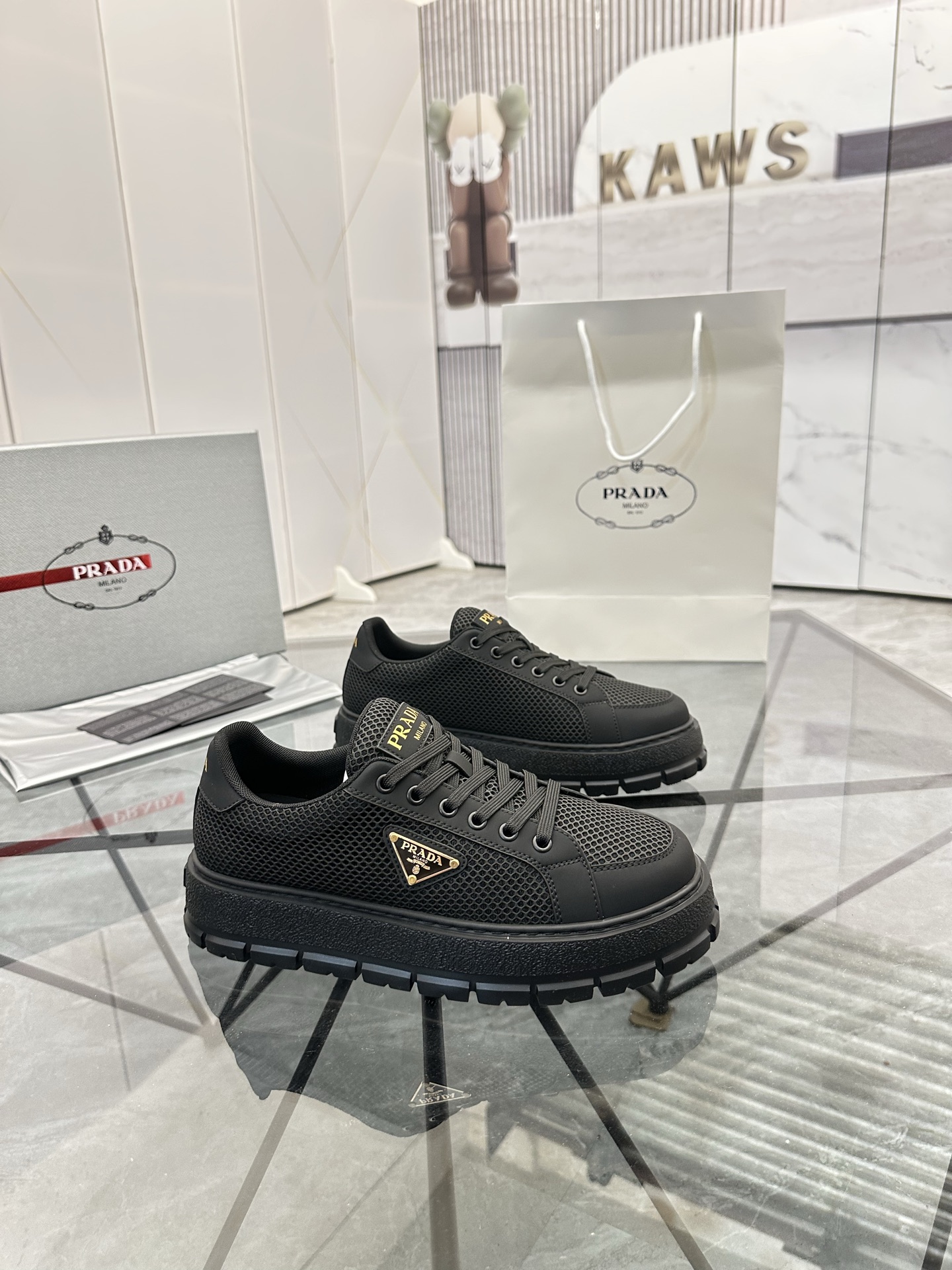 Precio de venta: P270 De gama alta de bienes de alta calidad Marca: Prada * "Prada *" zapatos casual