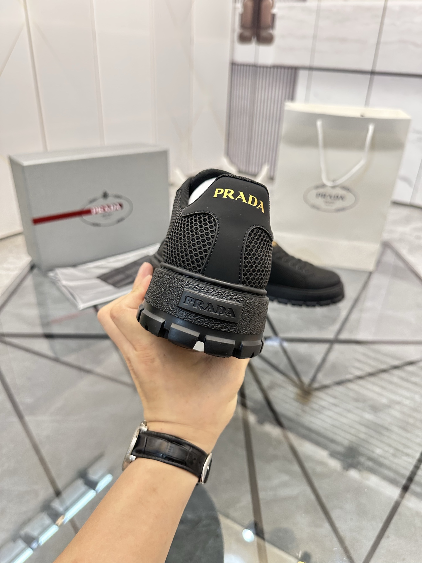 Precio de venta: P270 De gama alta de bienes de alta calidad Marca: Prada * "Prada *" zapatos casual