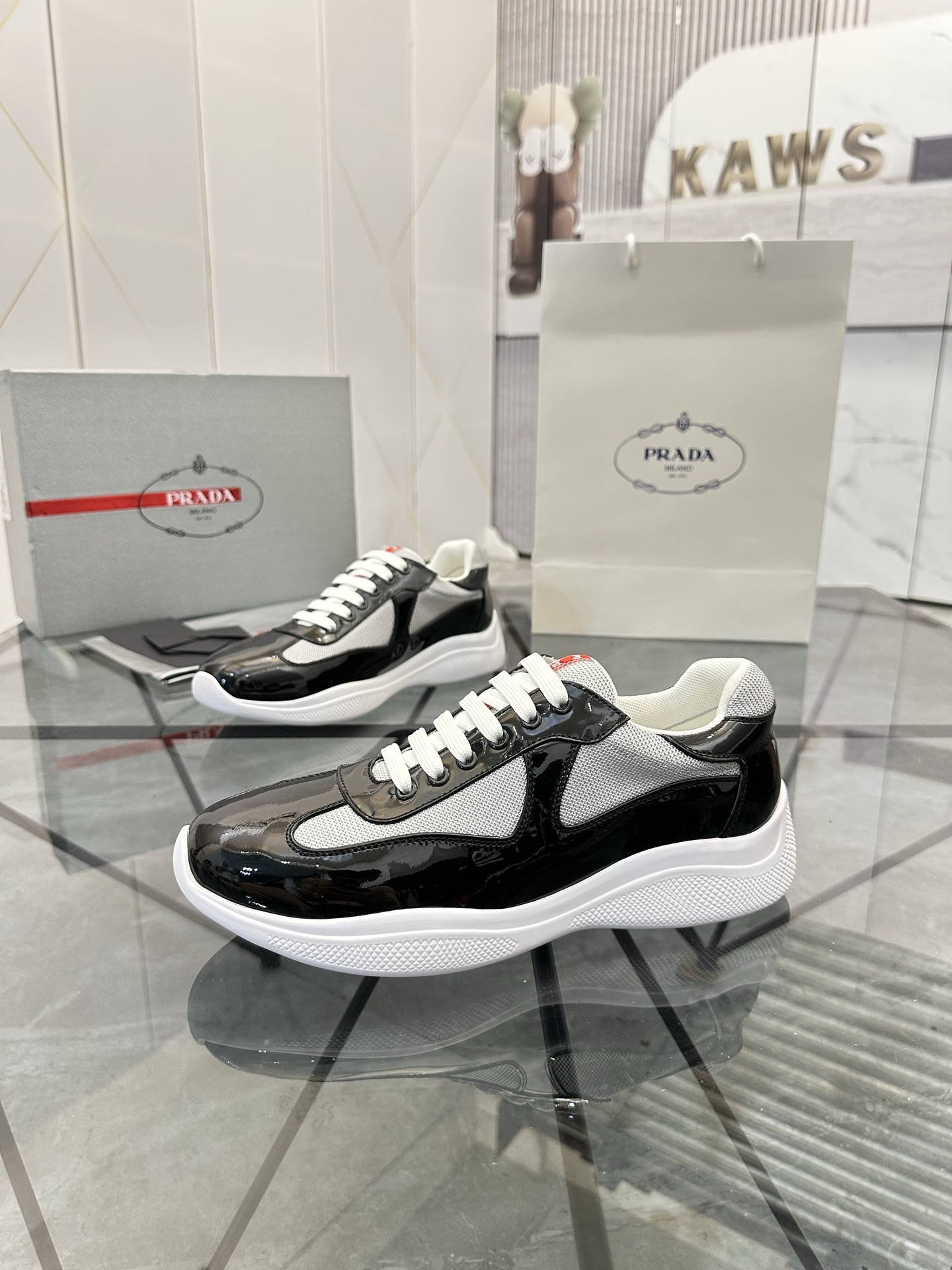 Precio de venta: P230 Artículos de alta gama y máxima calidadMarca: Prada *