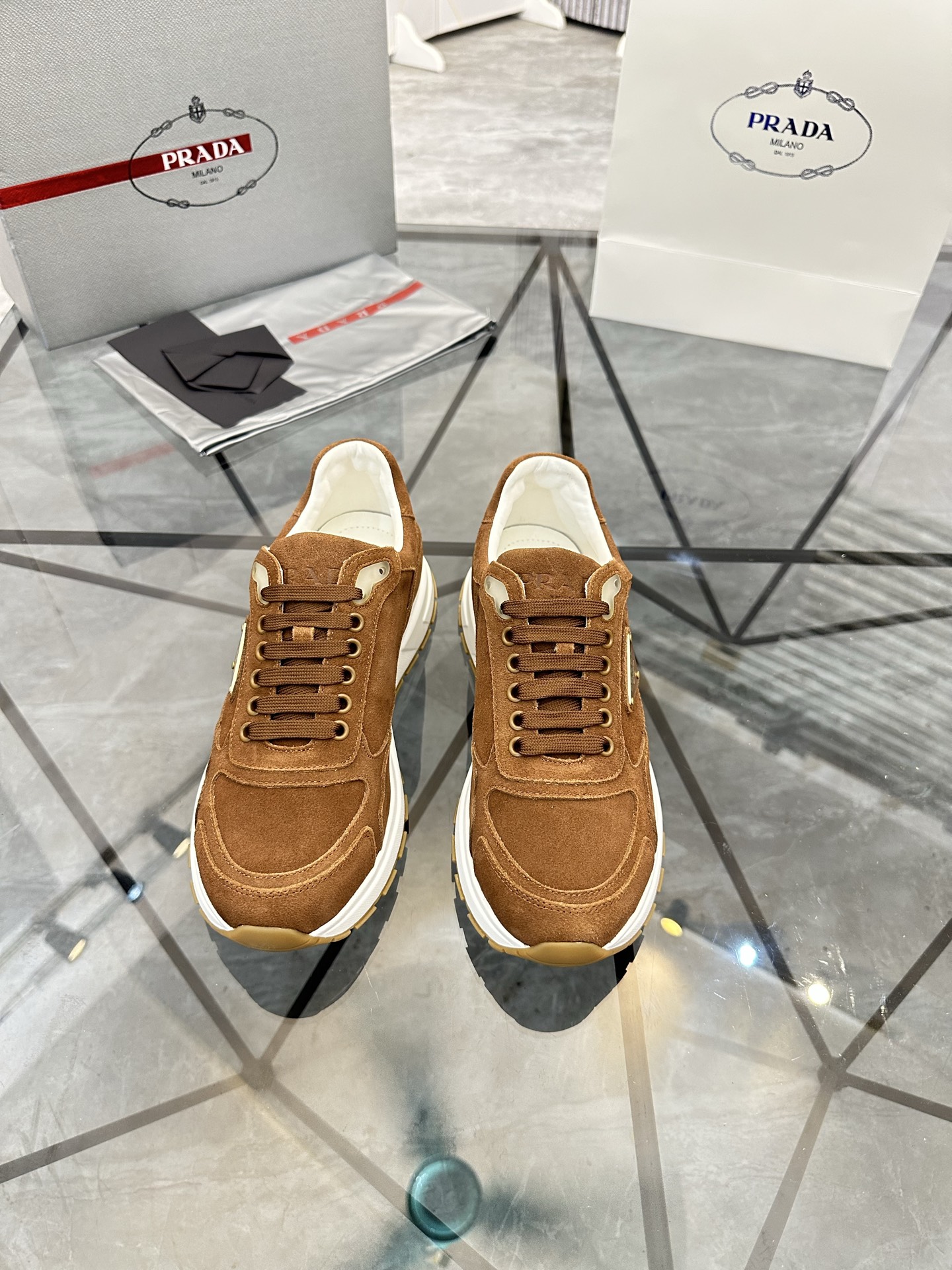 Precio de venta: P270 Artículos de alta gama y calidad superiorMarca: Prada *"Prada*" mocasines de c
